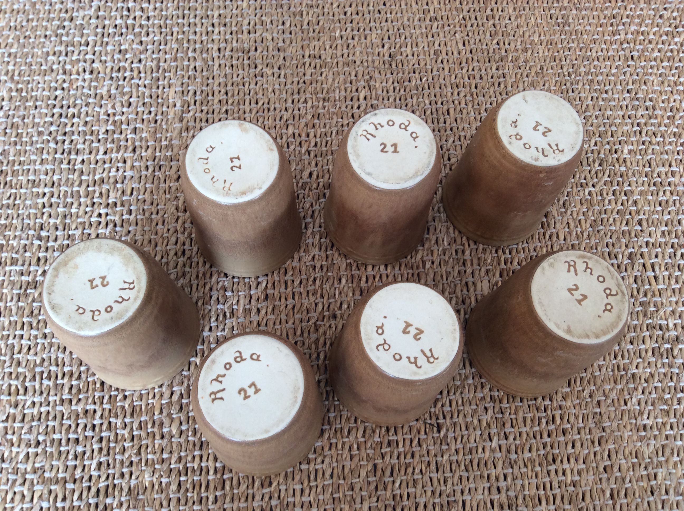 7 tasses en grès