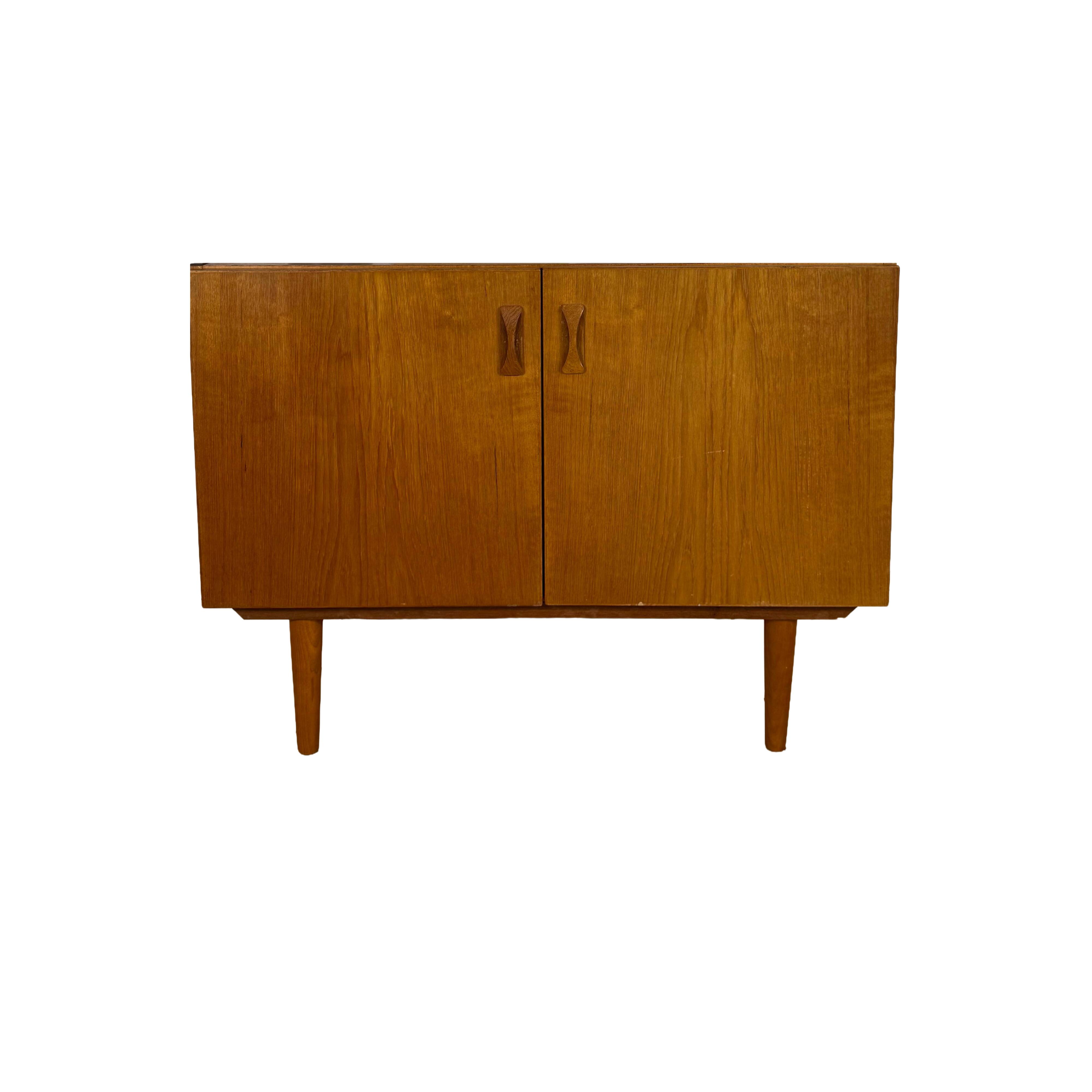 Buffet en teck de style mid-century avec tiroirs intérieurs