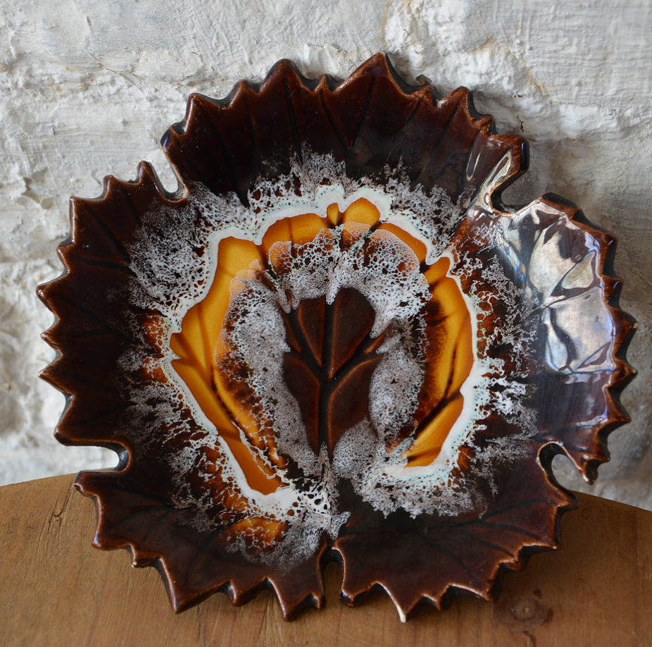 Empty pocket in ceramics-pottery hand painted