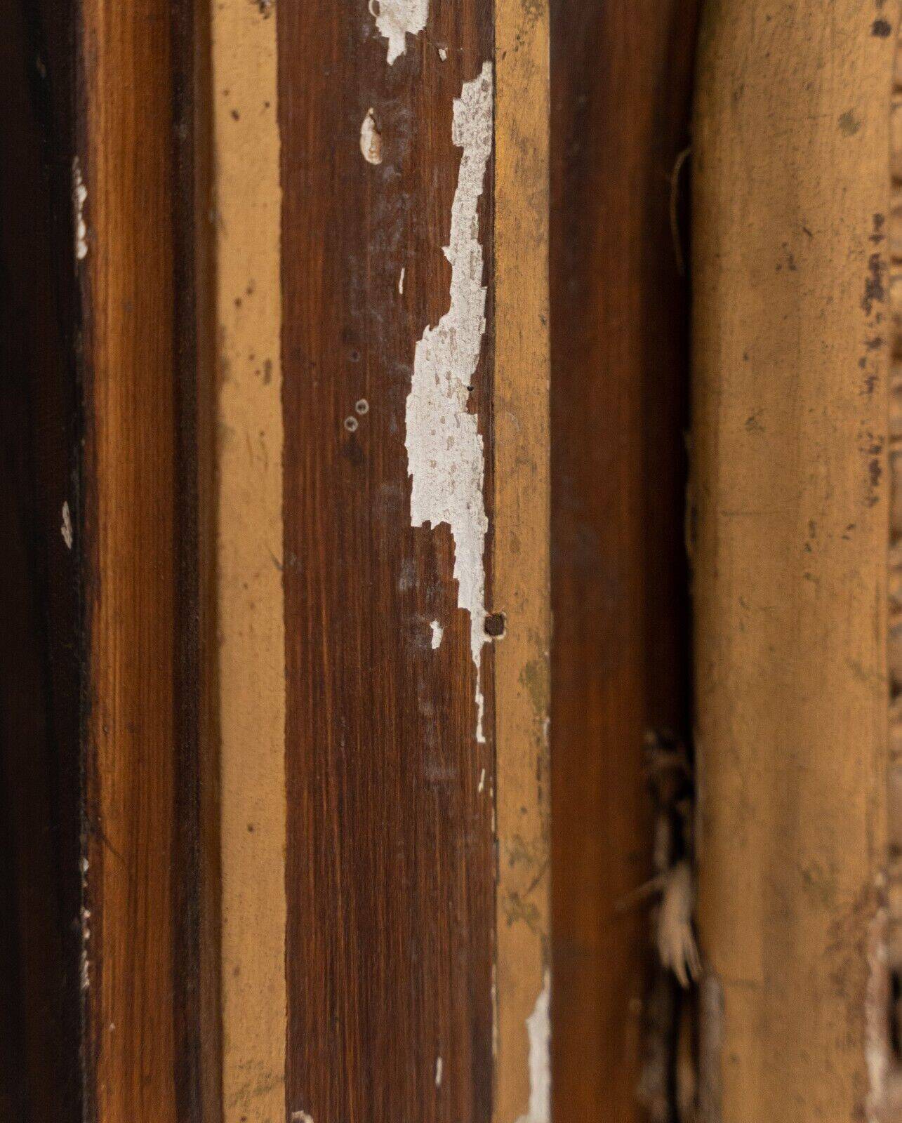 18th century tabernacle decorated with 2 columns and a sun on the facade