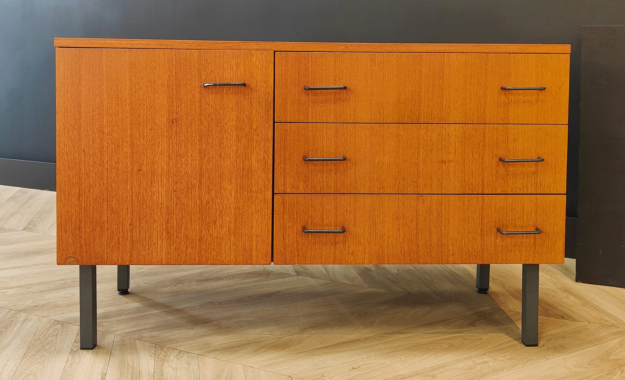 Vintage chest of drawers