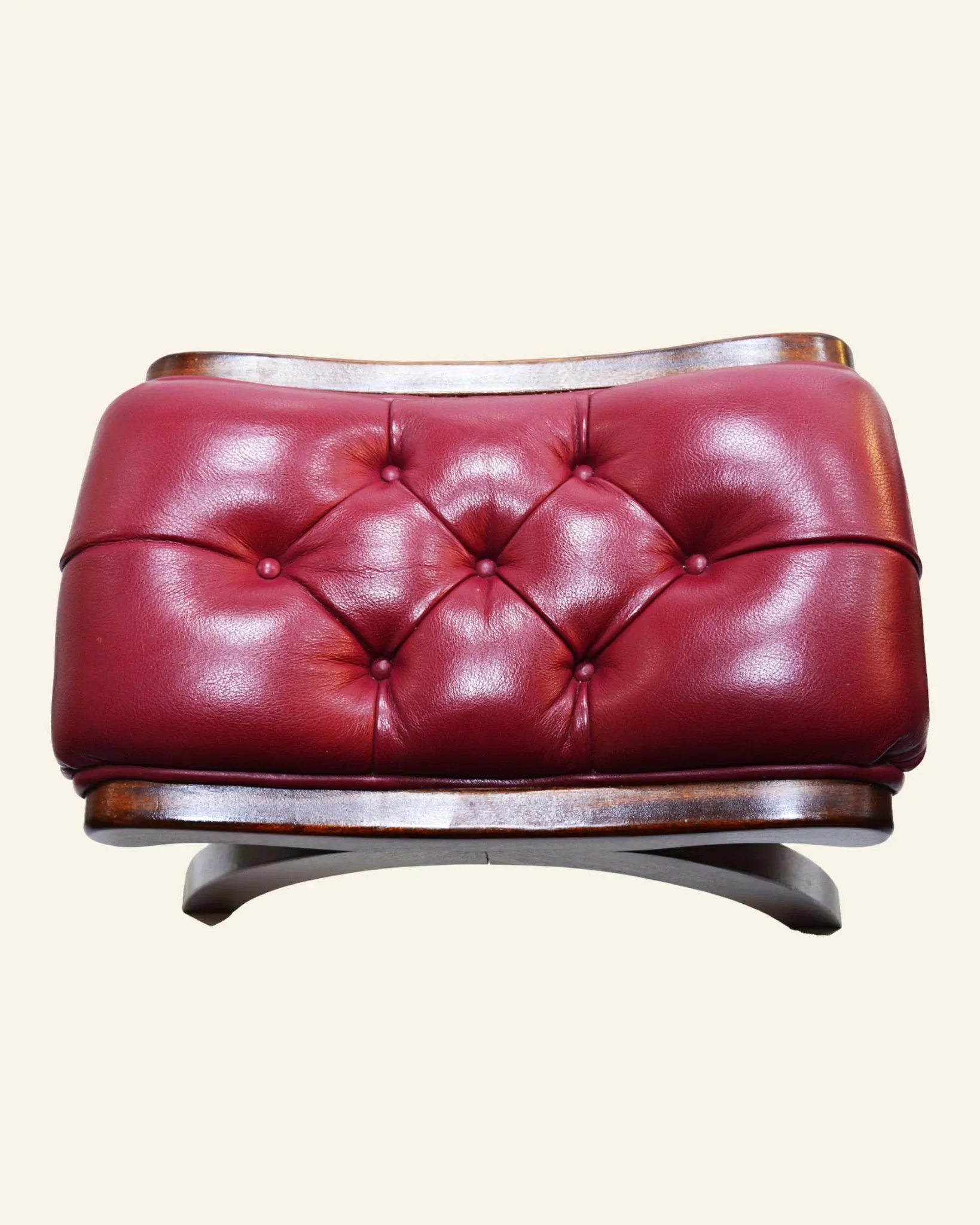 Vintage tufted footrest in red faux leather and solid beech.