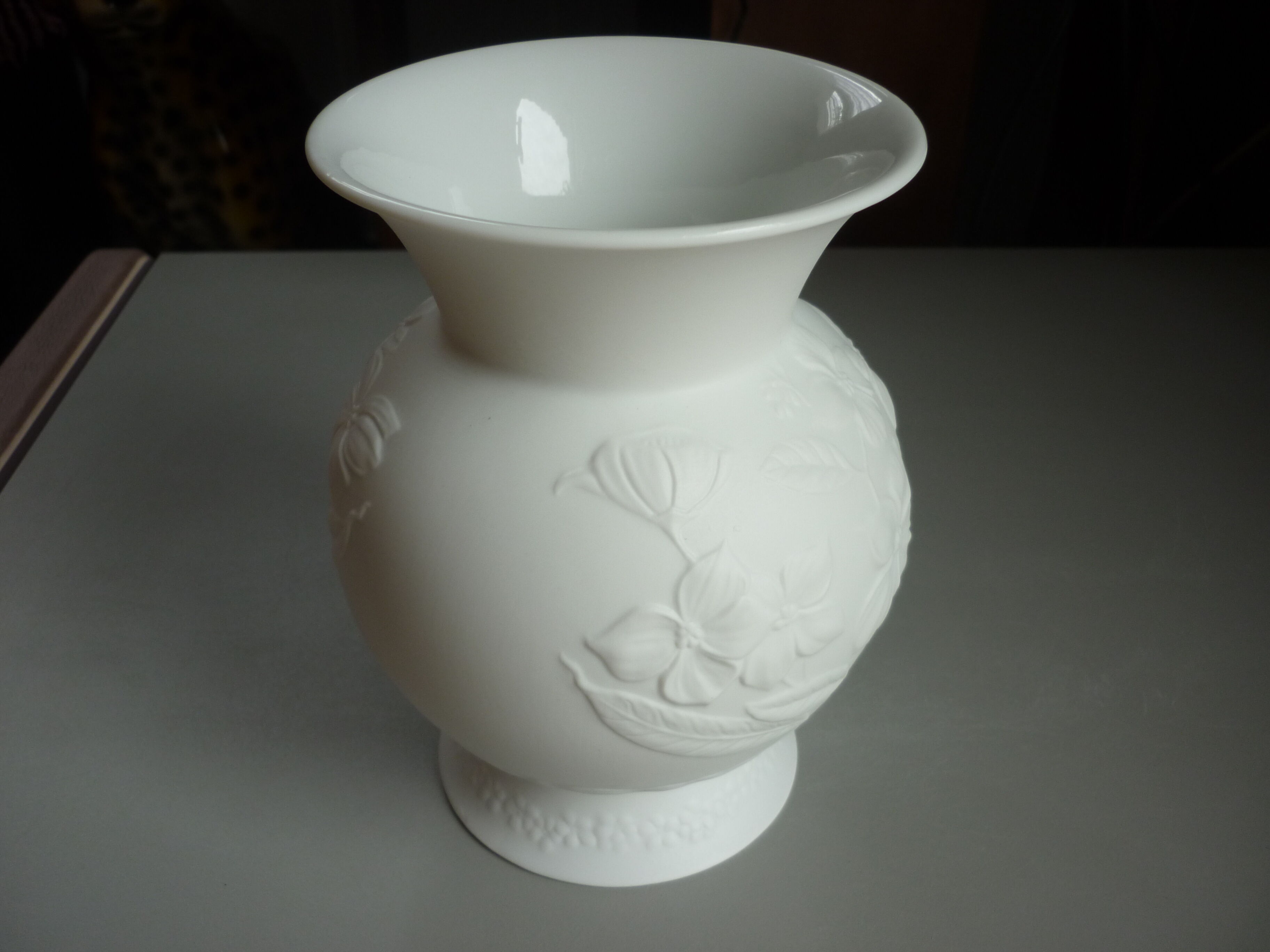 Vase biscuit porcelaine Kaiser Germany Selency