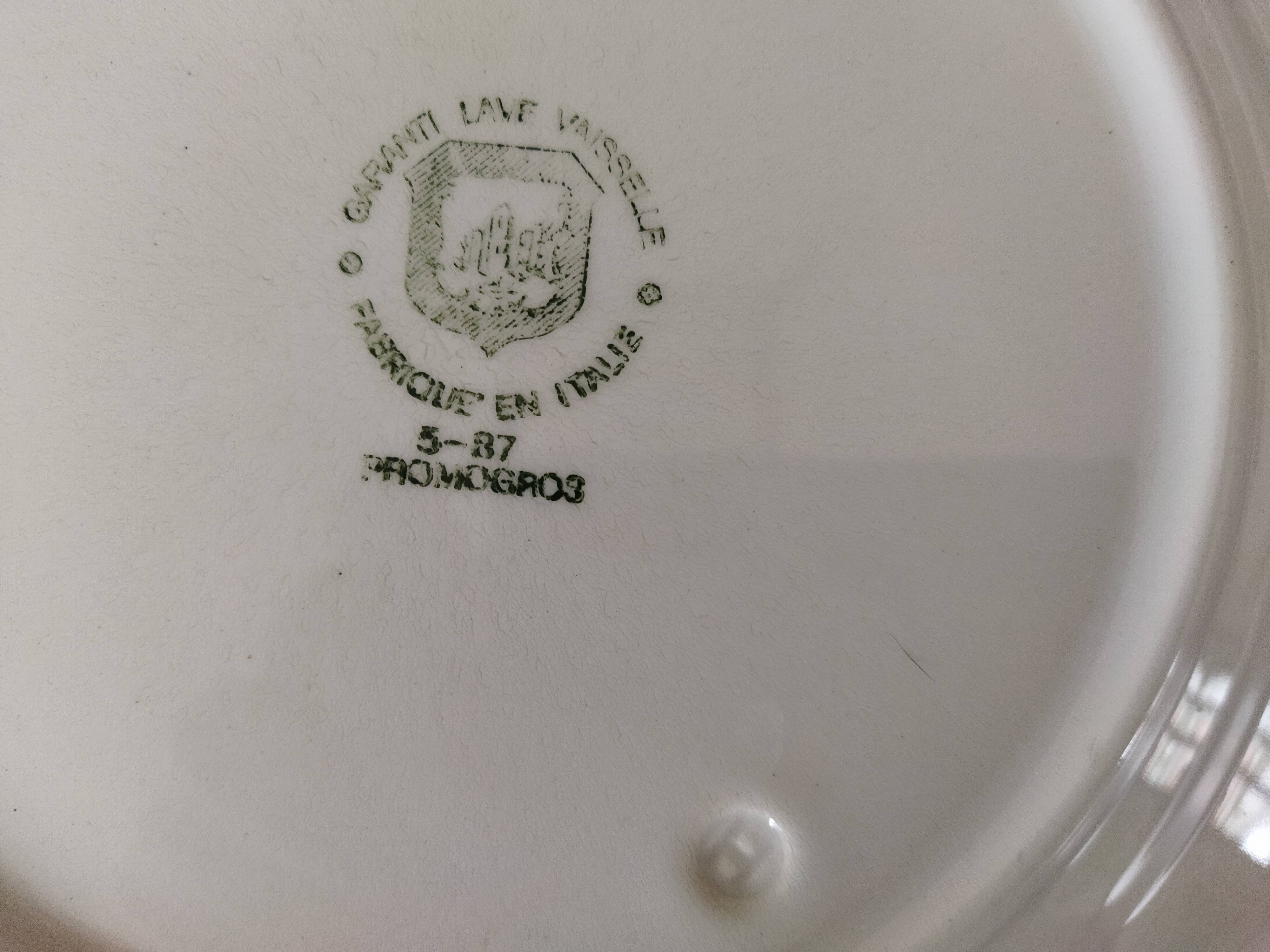 8 blue & white plates