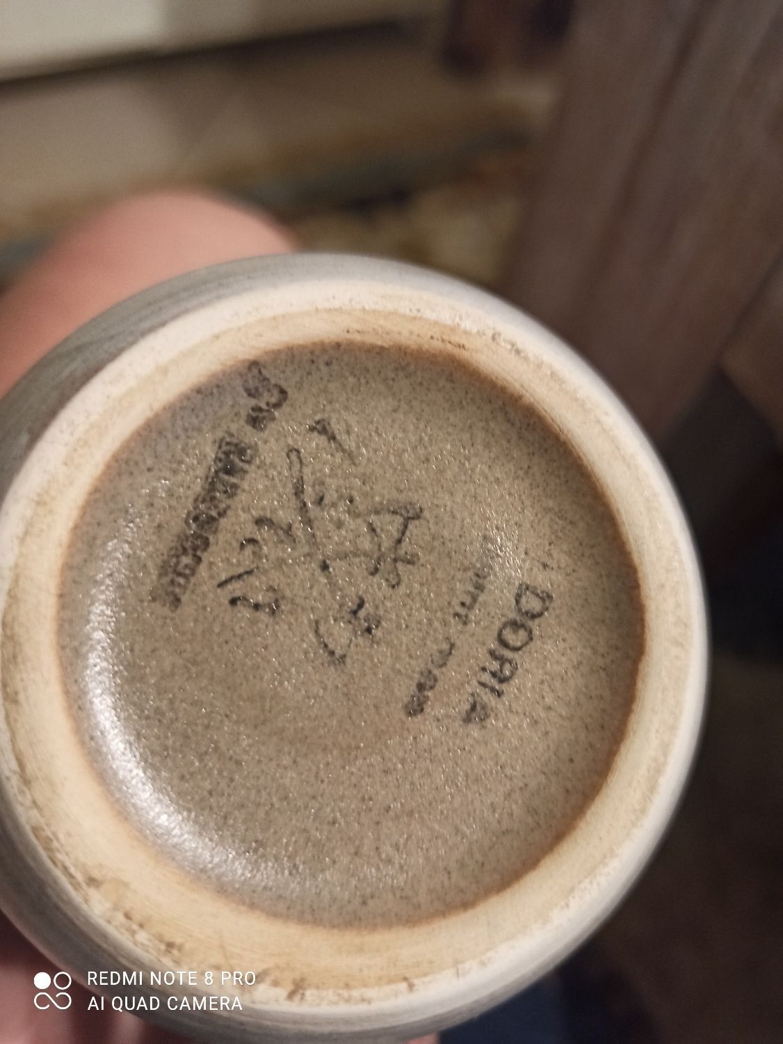 Cafetière et ses deux tasses
