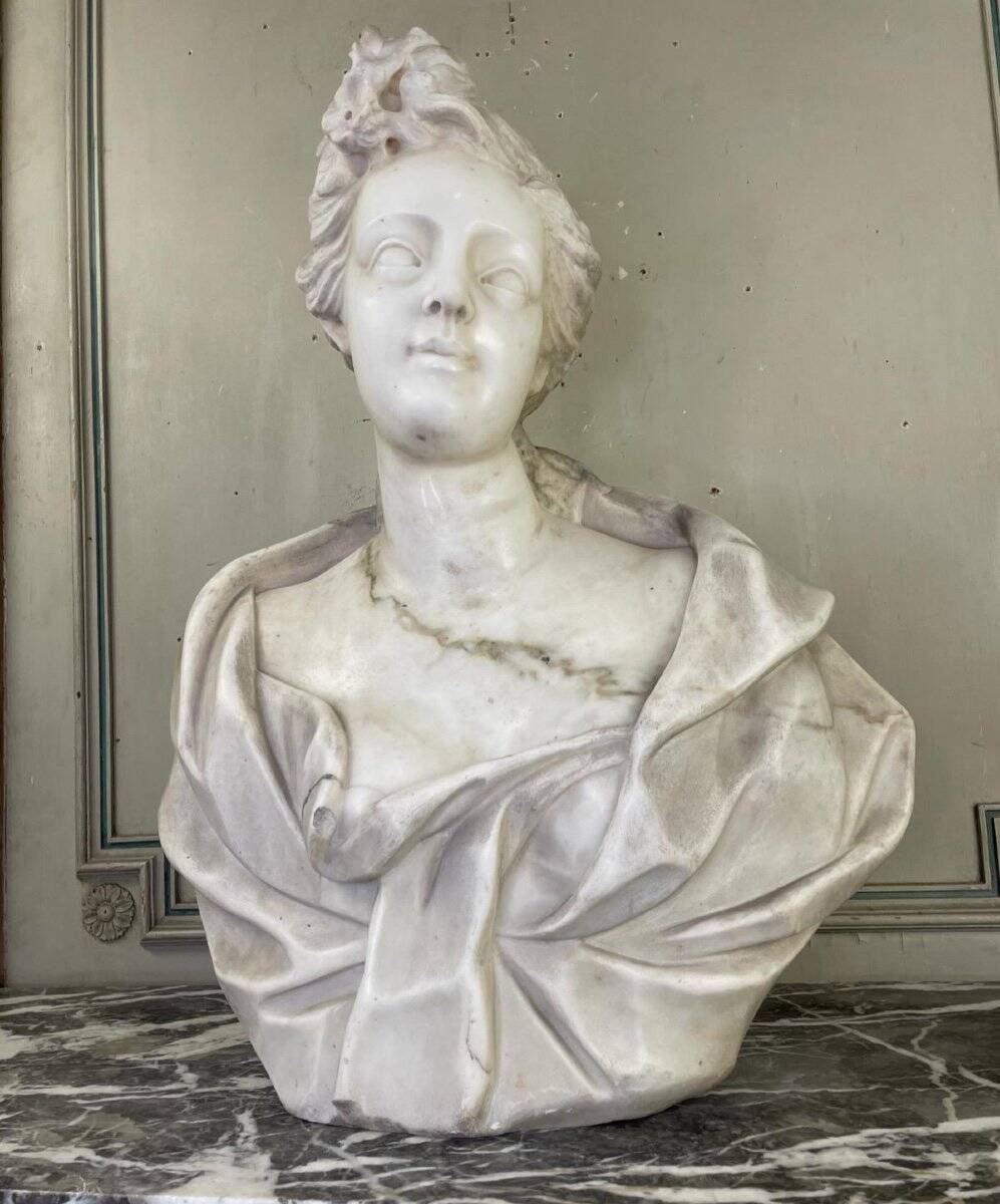 Female bust in Carrara marble, late 18th century, Northern Italy.