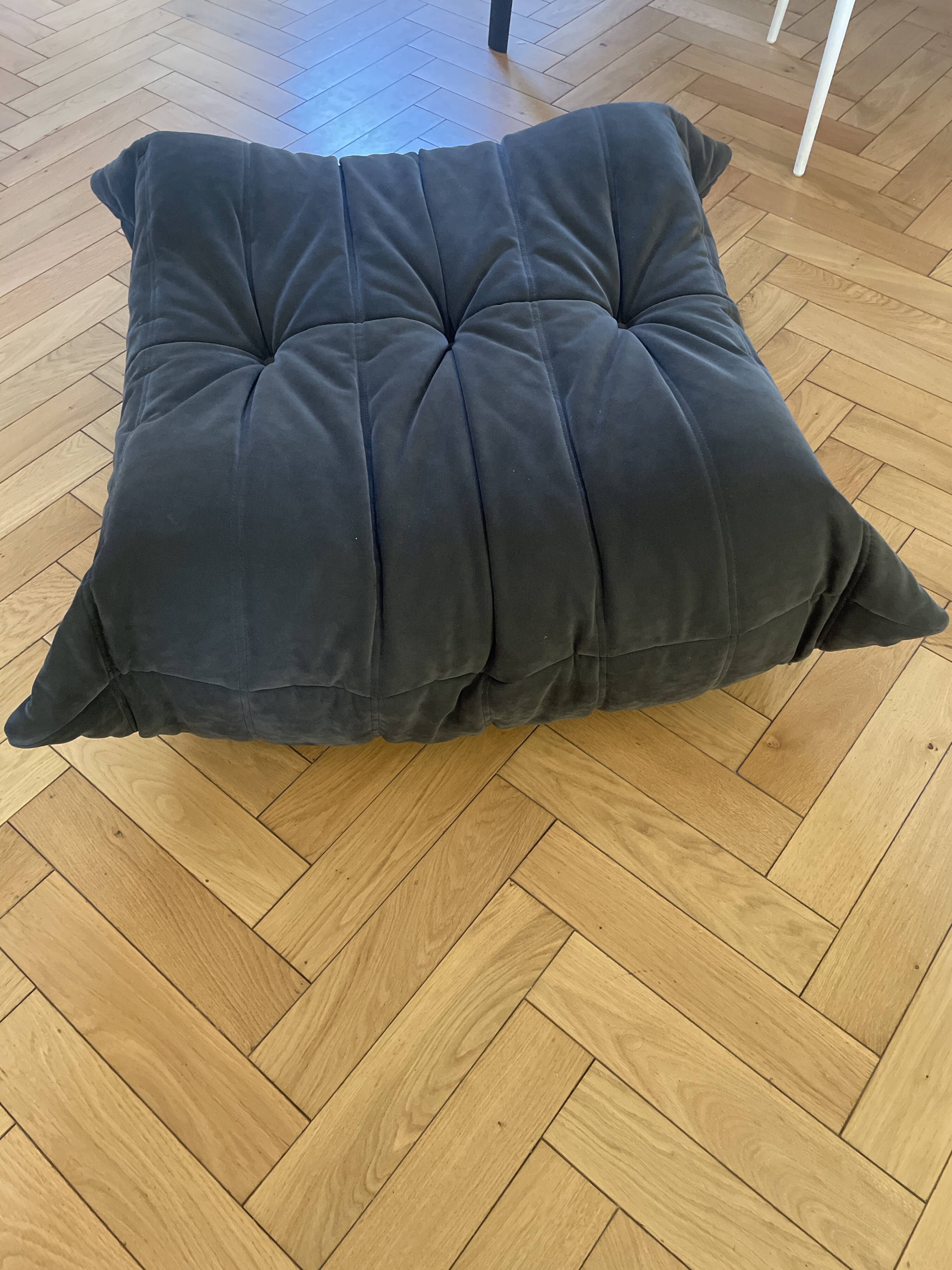 Togo pouf alcantara anthracite
