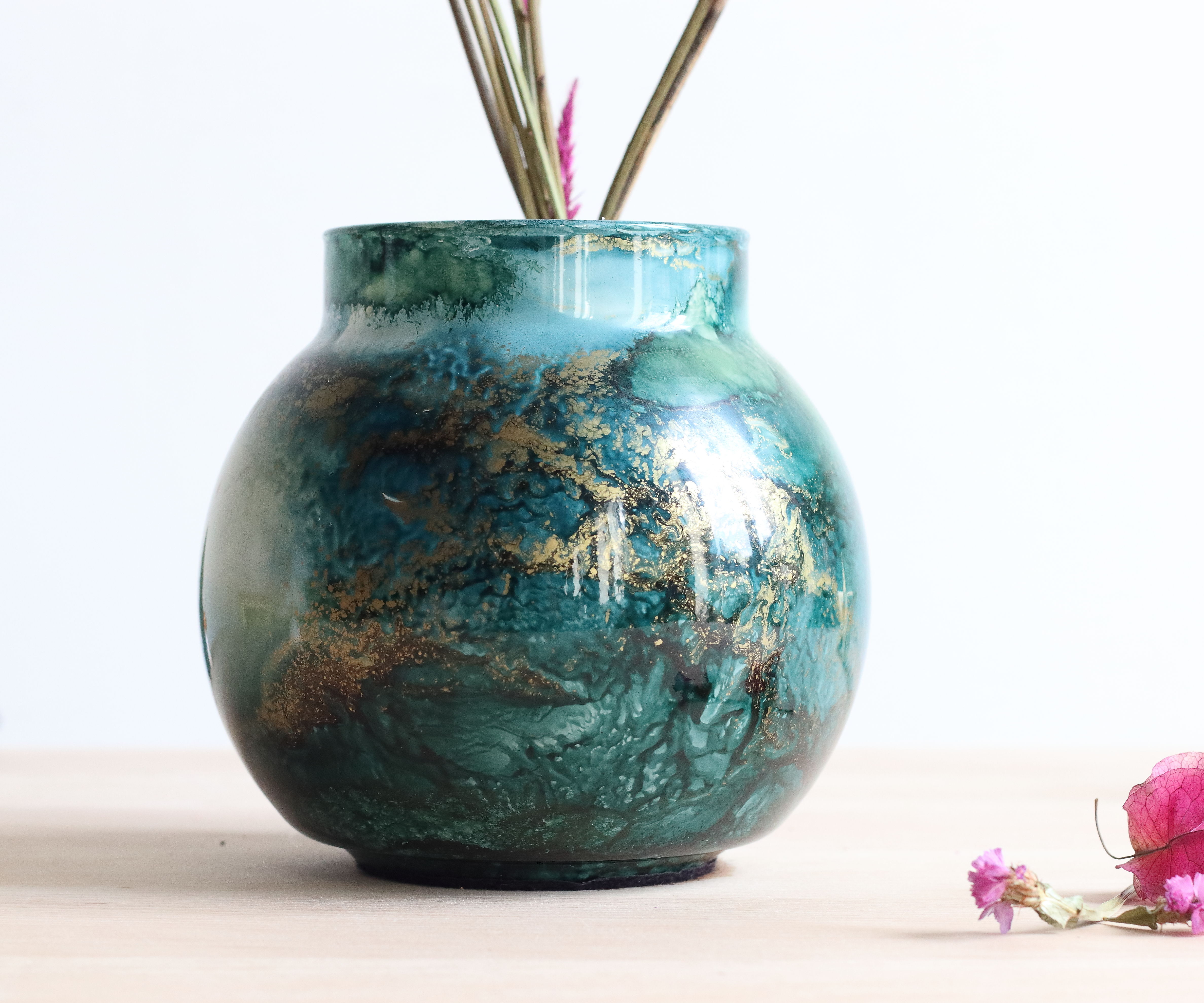 Glass ball vase by Sylvie Montagnon