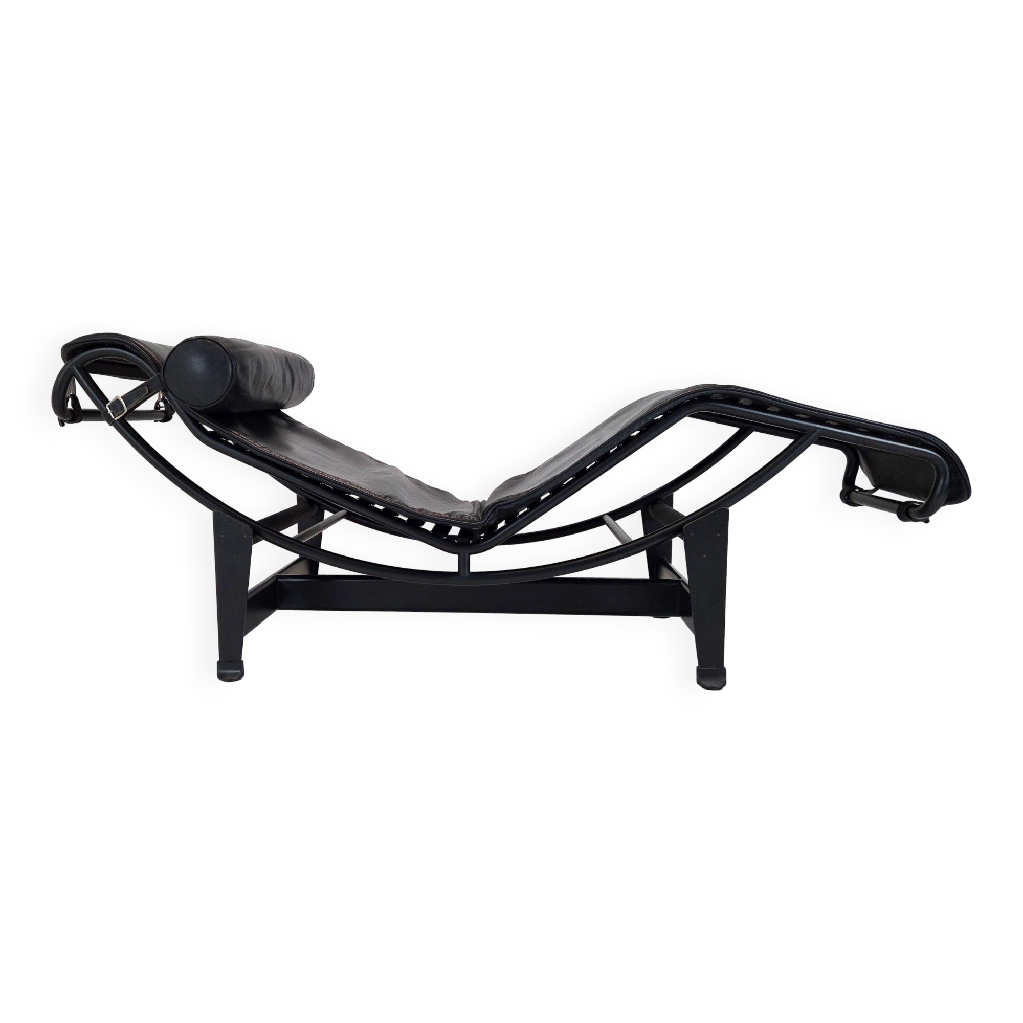 Cassina LC4 Chaise Longue – Le Corbusier, Charlotte Perriand & Pierre Jeanneret