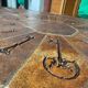 Table basse tripode « les clefs »