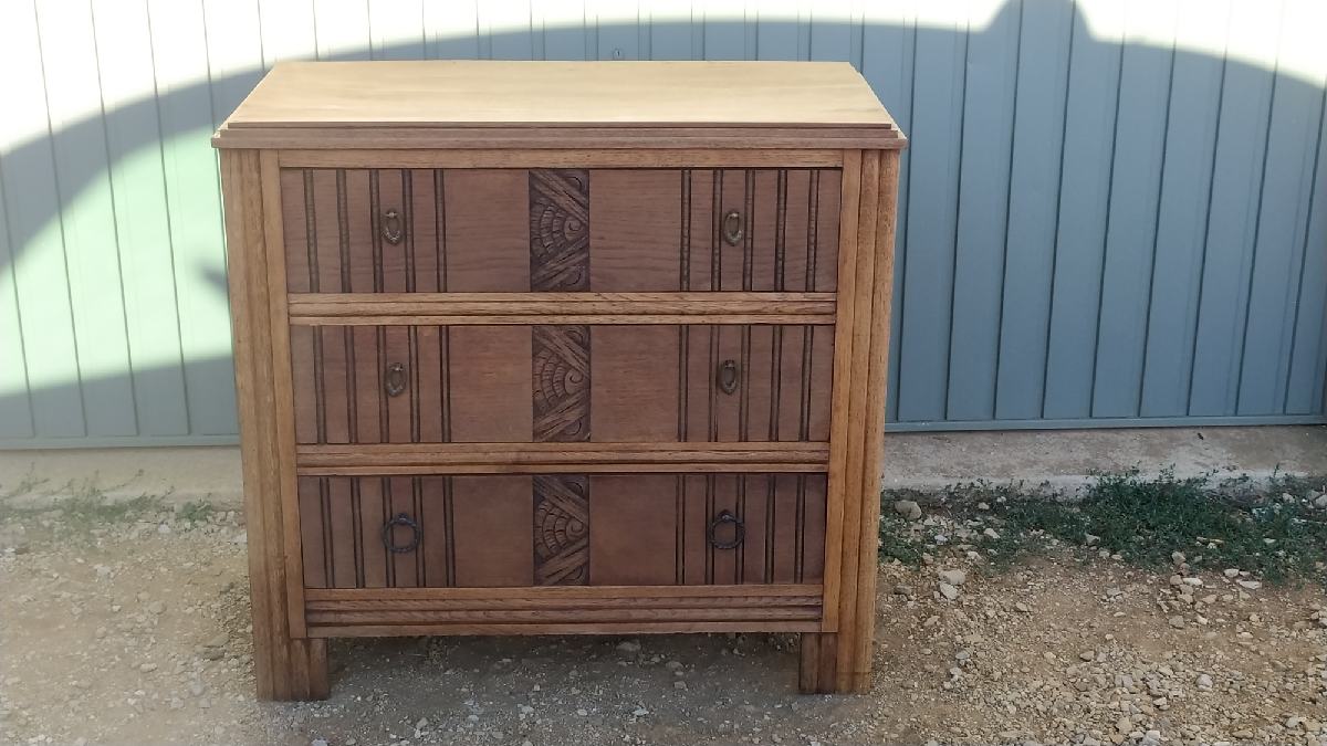 Antique chest of drawers