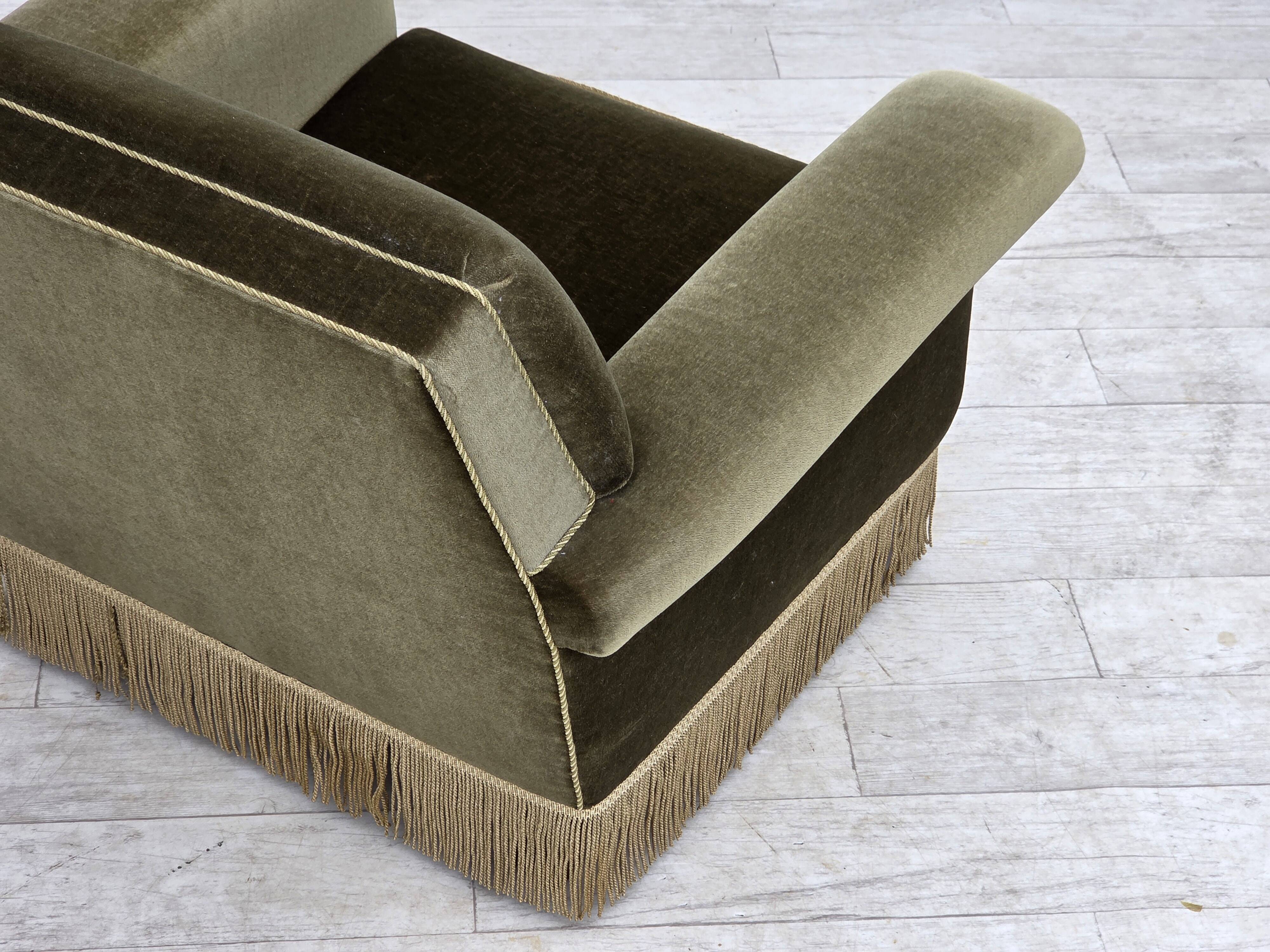 Fauteuil danois des années 1970, velours vert d'origine.