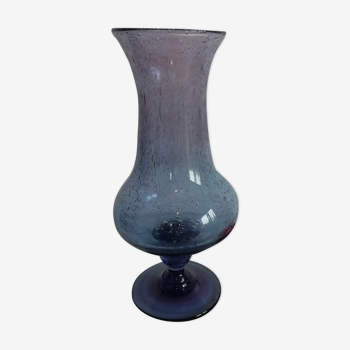 Vase en verre bullé violet