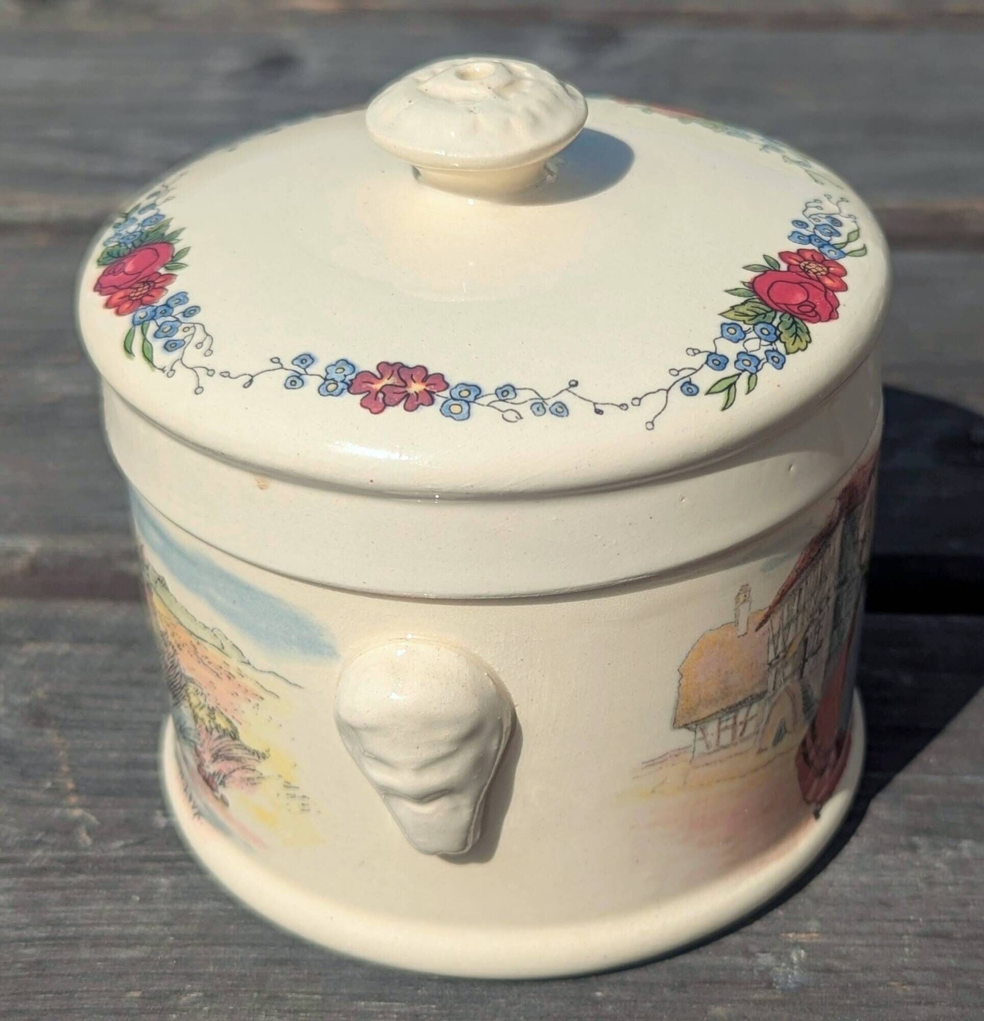 Ceramic bonbonnière Sarregemines Obernai, France Porcelain box