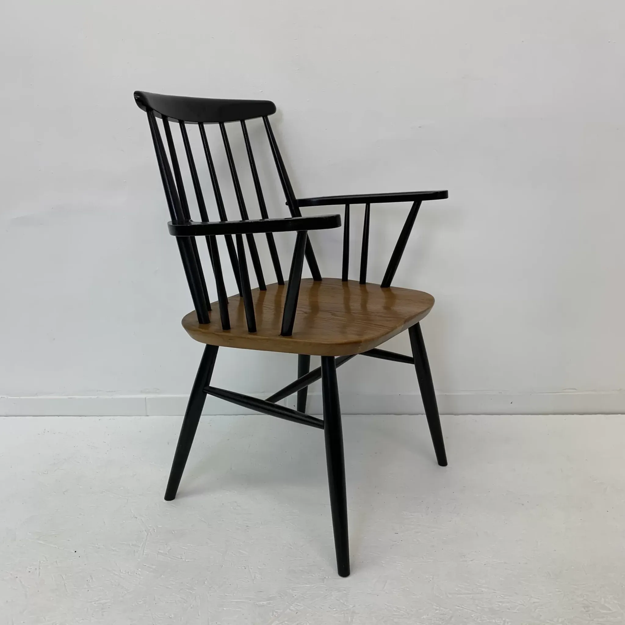 Chaise Ilmari Tapiovaara avec accoudoir, années 1960.