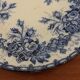 Assiette ancienne bleu cobalt L.M. & Cie – décor floral