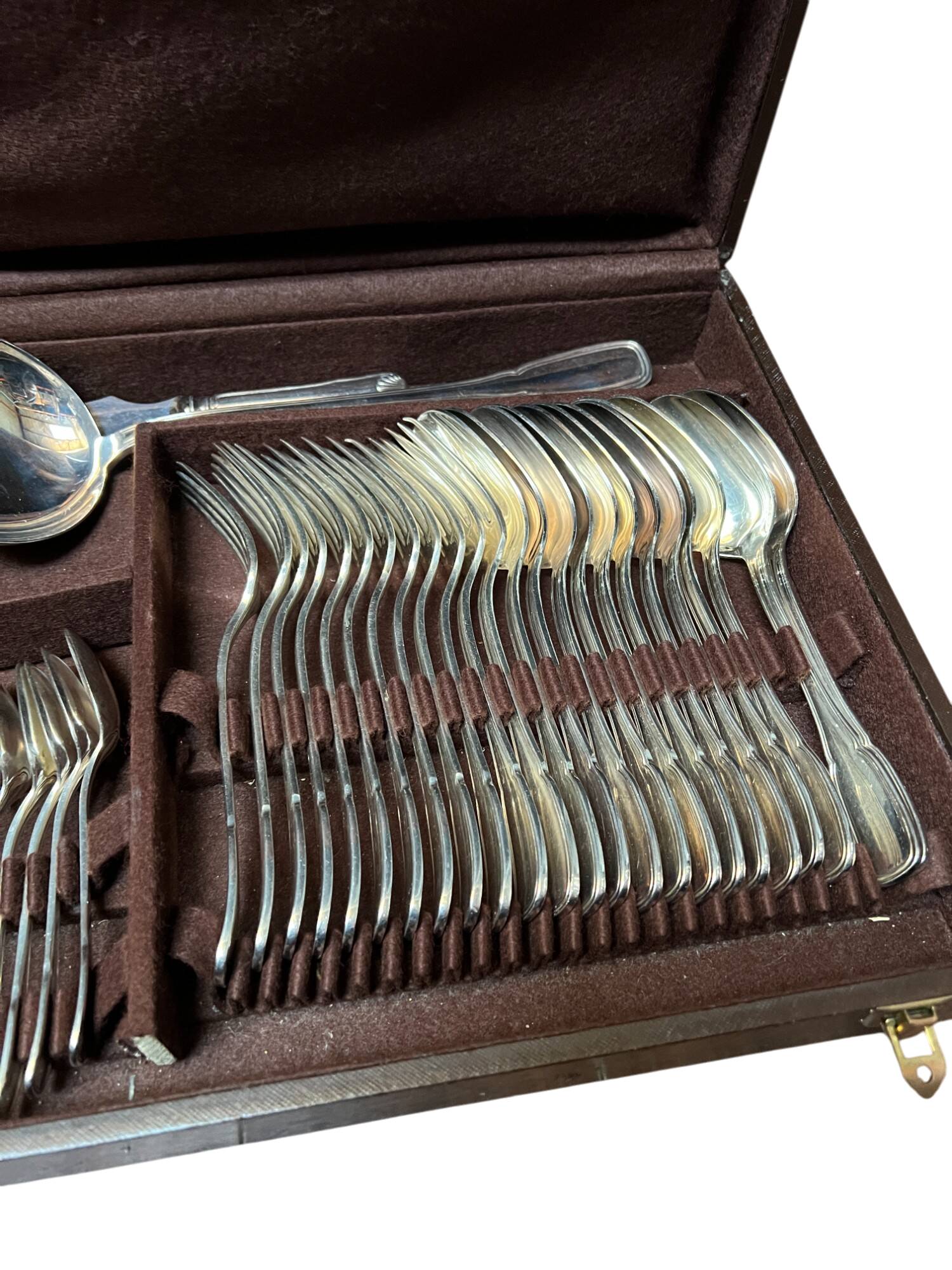 Silver metal cutlery set