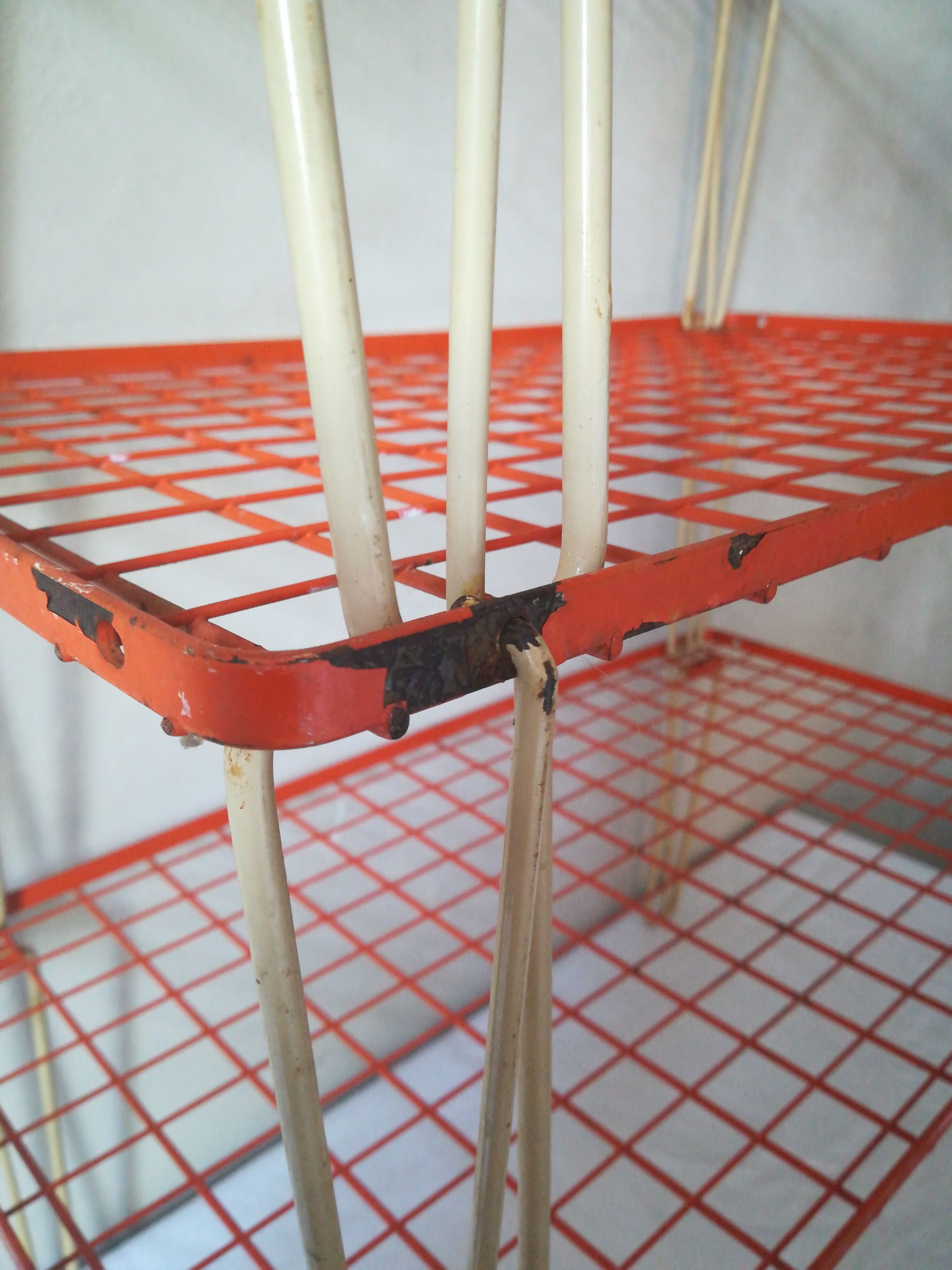 Étagères modulables en metal
