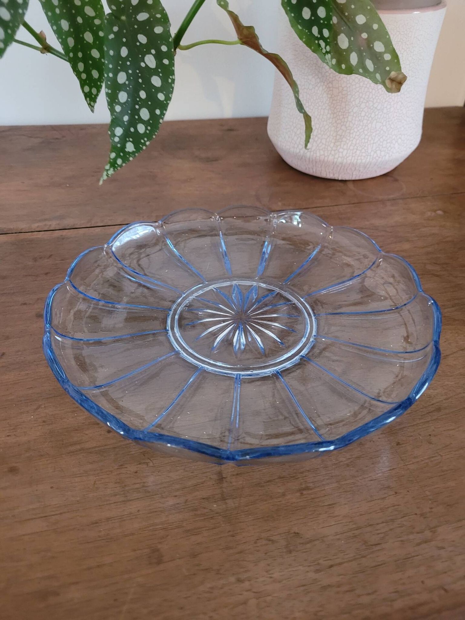 Plateau en verre bleu rond