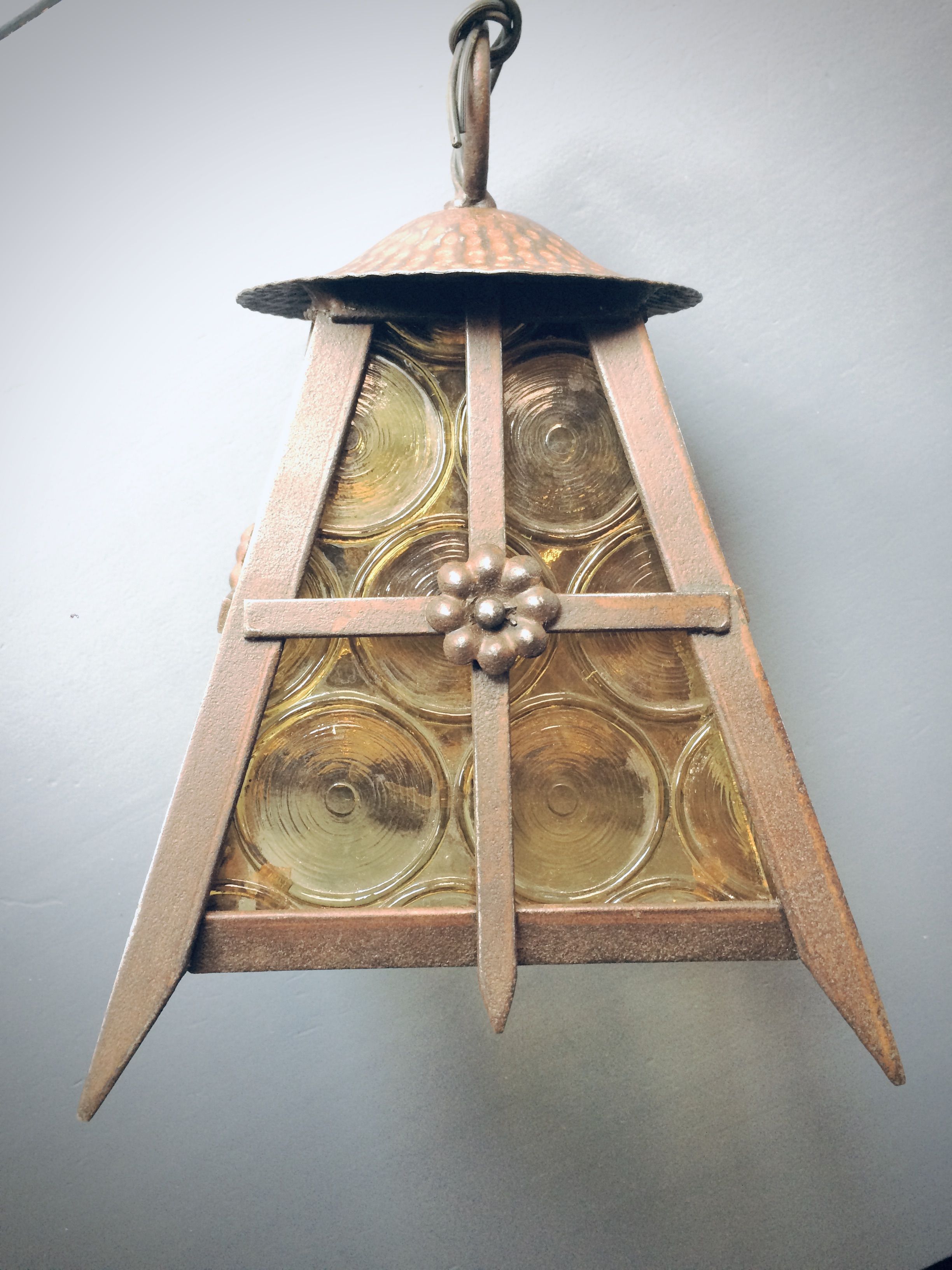 Old solid steel hanging and round-ornamented yellow glazing