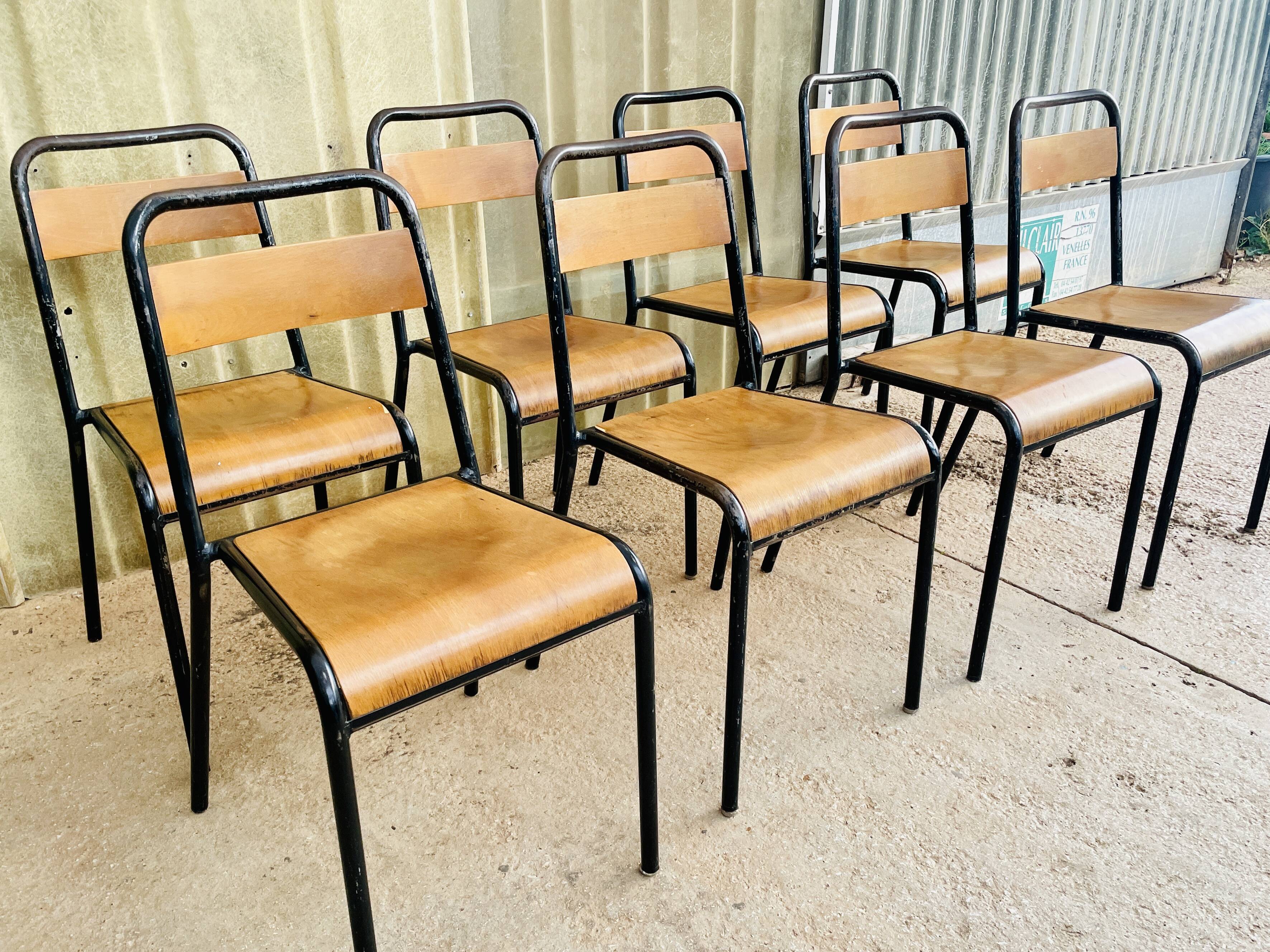 Rare suite de 8 chaises d’école stella