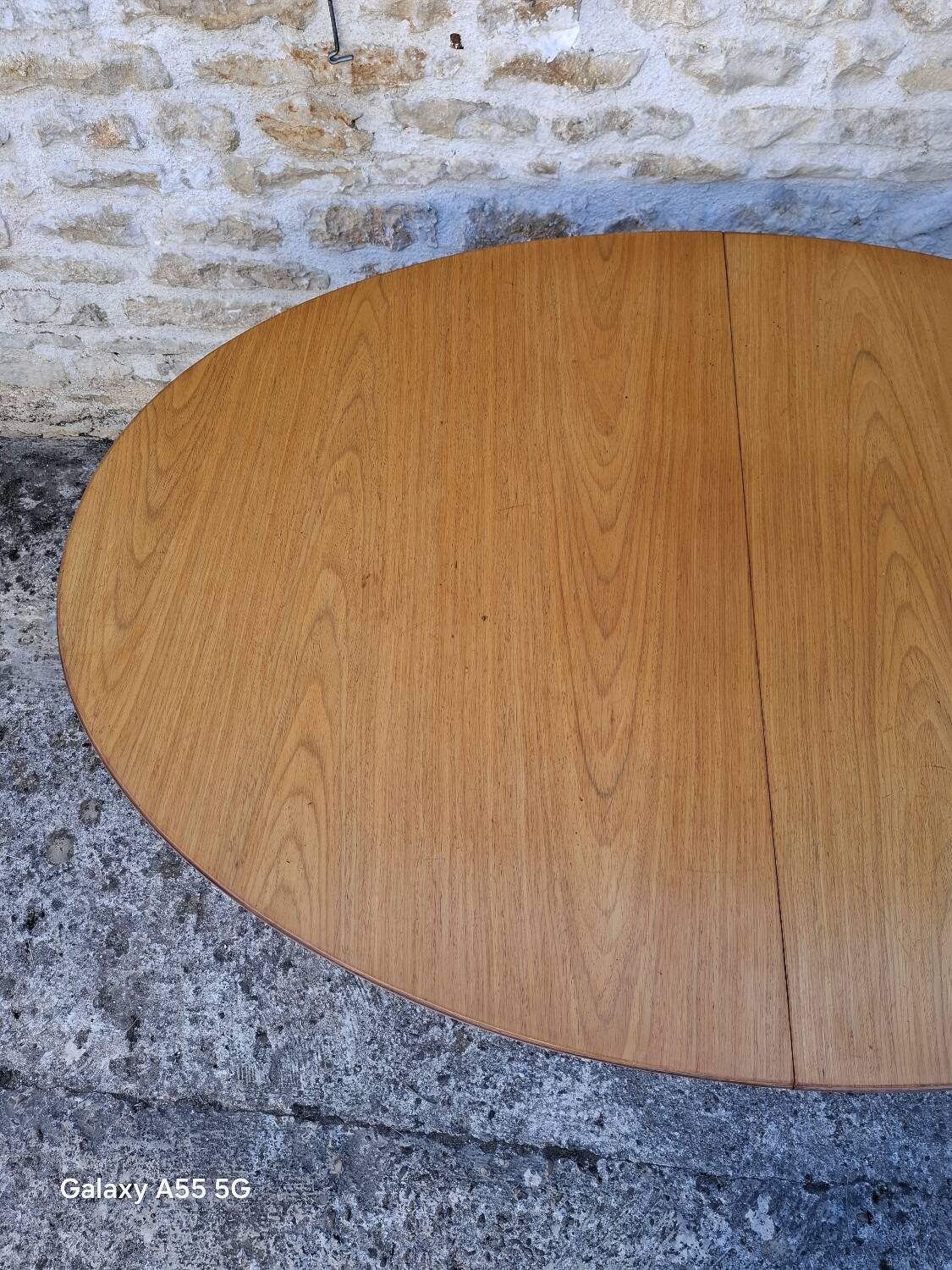 Baumann oval table
