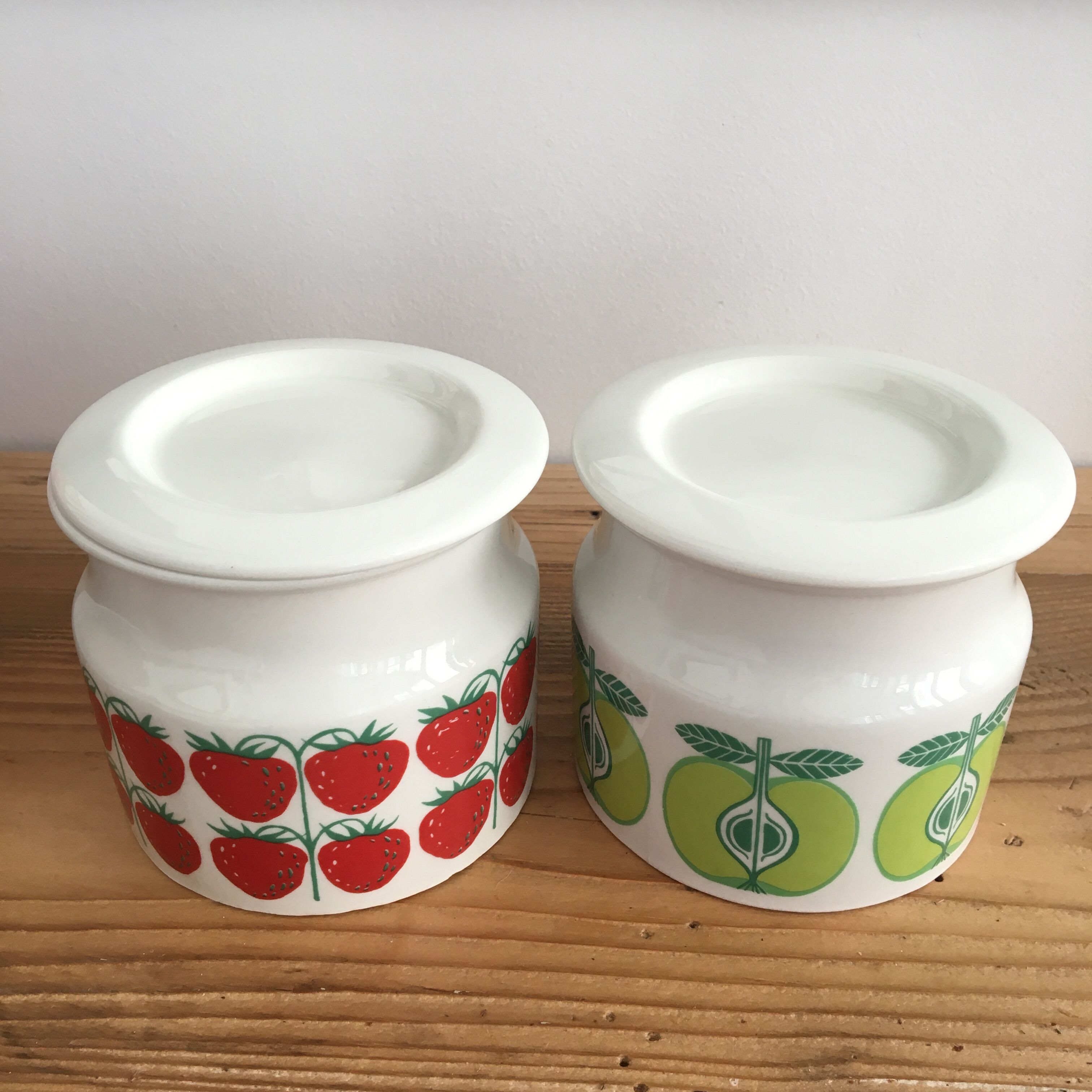 jam jar pattern strawberries manufacture Arabia Finland