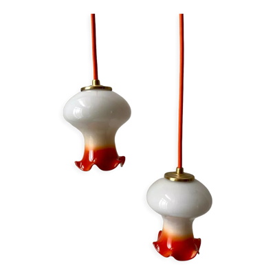 Paire de suspensions tulipes en opaline orange dégradé fil orange années 70