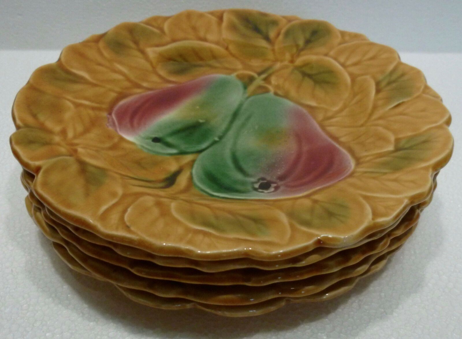 Lot of 5 plates in barbotine sarreguemines decor fruits