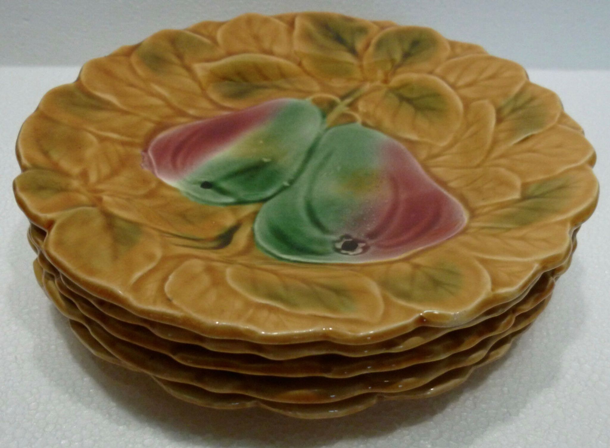 Lot of 5 plates in barbotine sarreguemines decor fruits