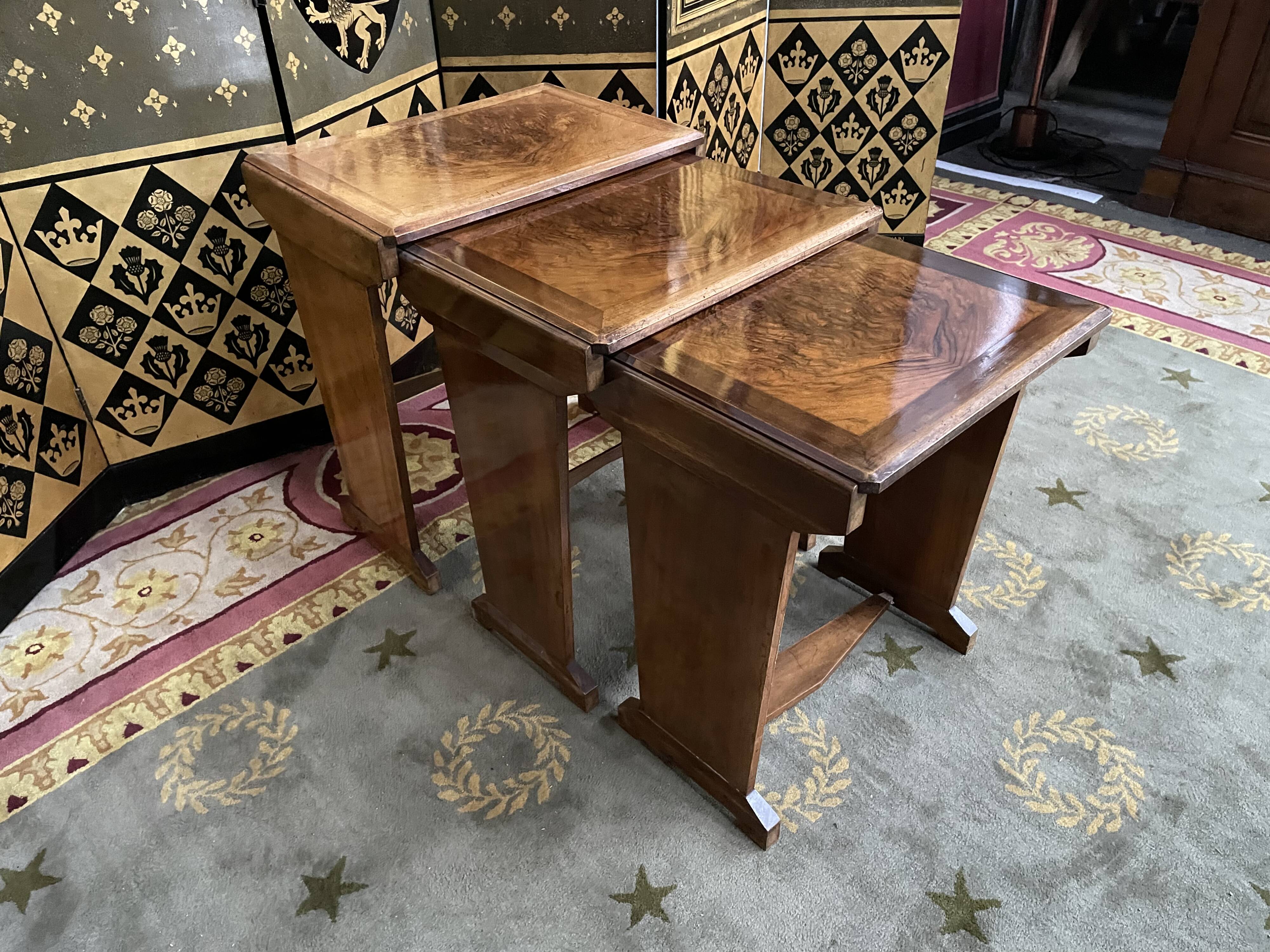 Pull-out tables Art Deco era