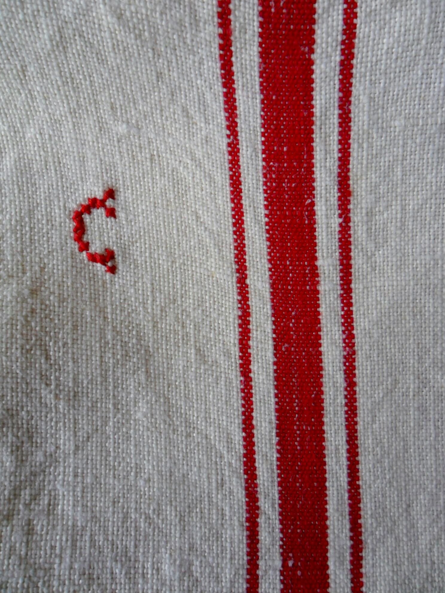 Set of 4 old embroidered tea towels in linen, monogrammed c