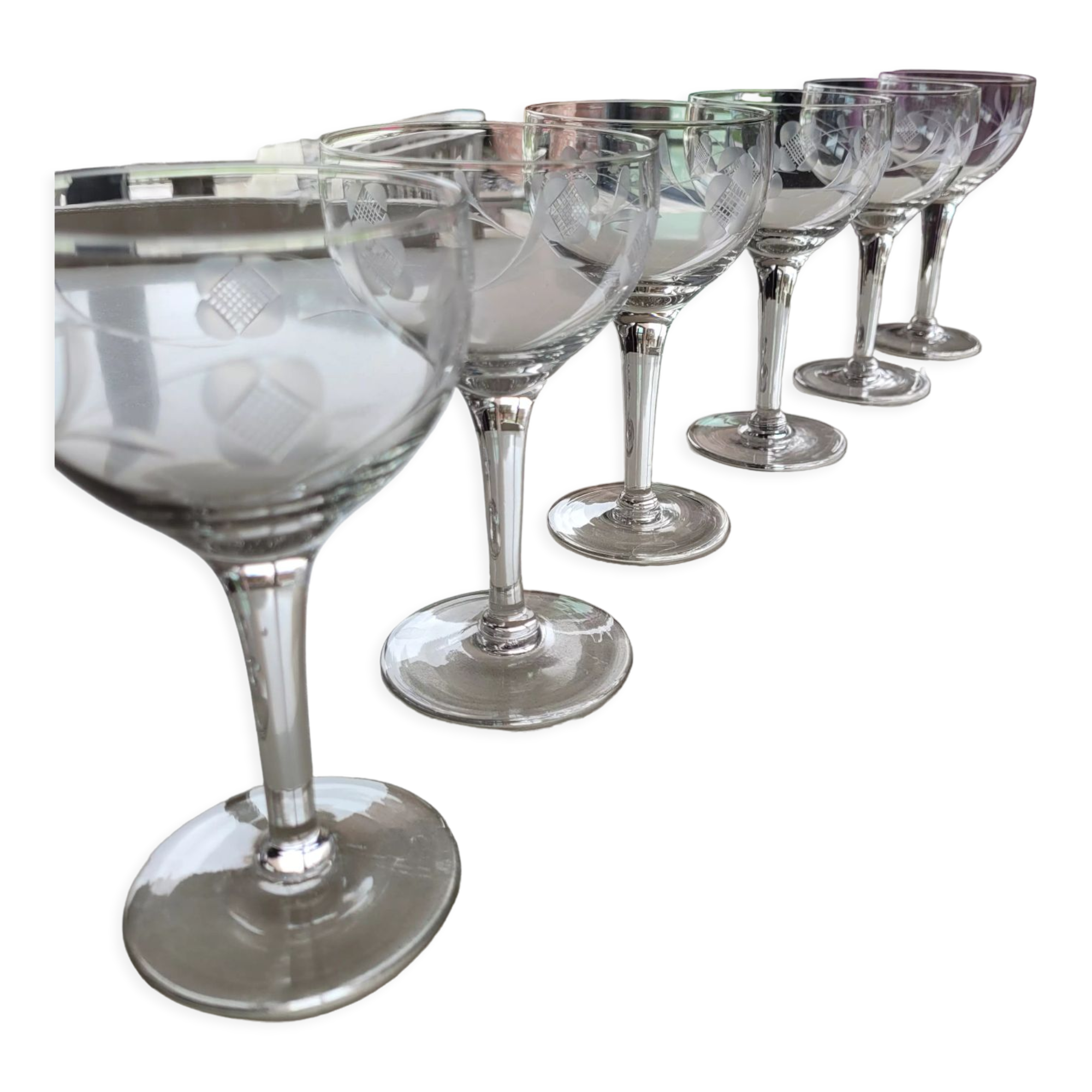 Set of 6 stemmed glasses