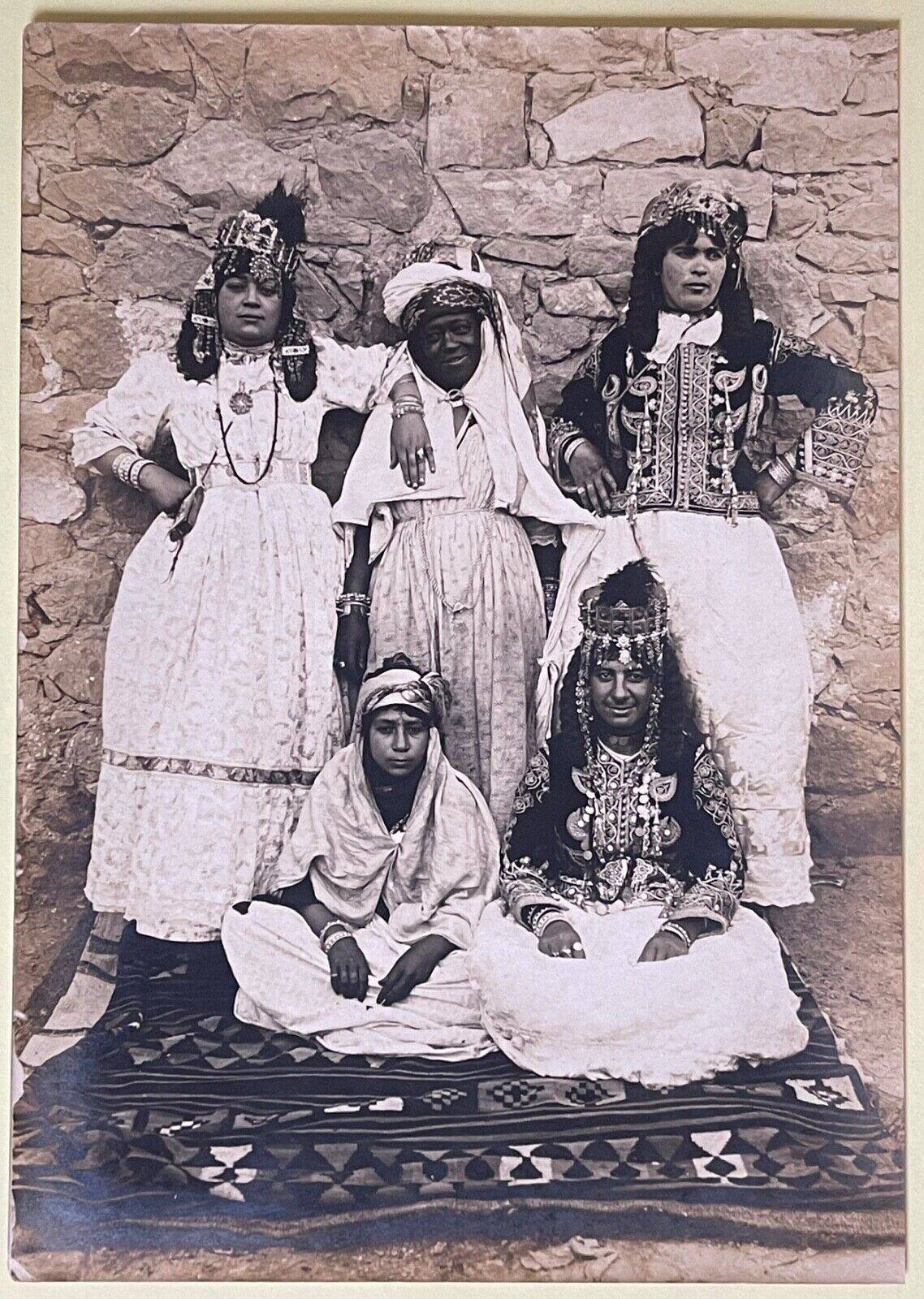 Algeria Amazigh women of Ksar El albumen print 16.5 cm X 11.6 cm anonymous