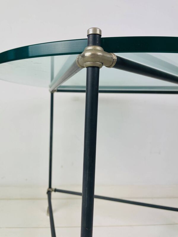 Table d'appoint ronde vintage. Table basse ronde en verre épais. Table de design industriel robuste.