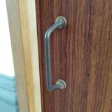 armoire décorative du milieu du siècle avec pieds en laiton