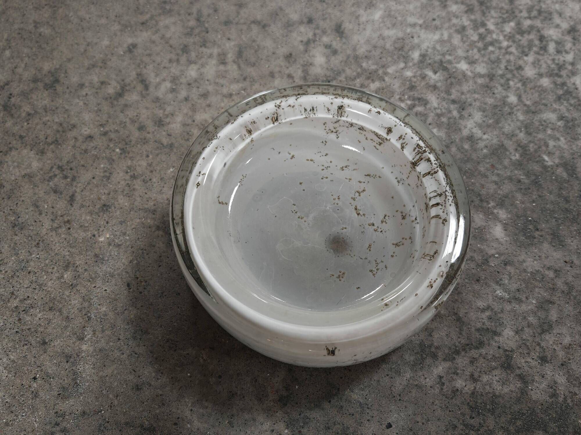 Murano glass ashtray with bubbles, Mid Century Modern style, 1960s.