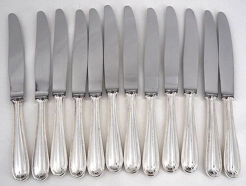 François Frionnet, 12 couteaux de table en métal argenté, filet simple, Albi.