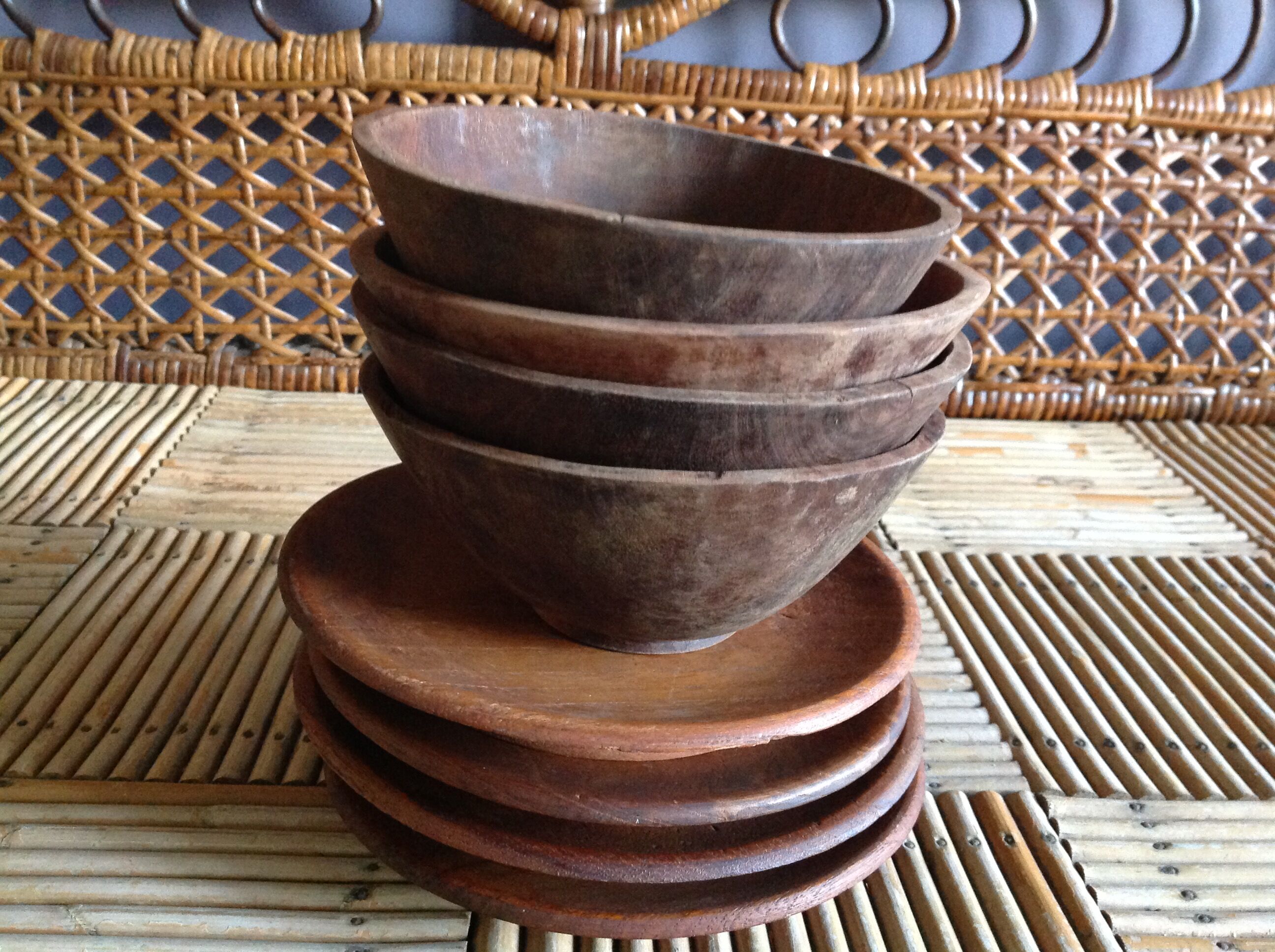 Set of 4 wooden bowls and plates