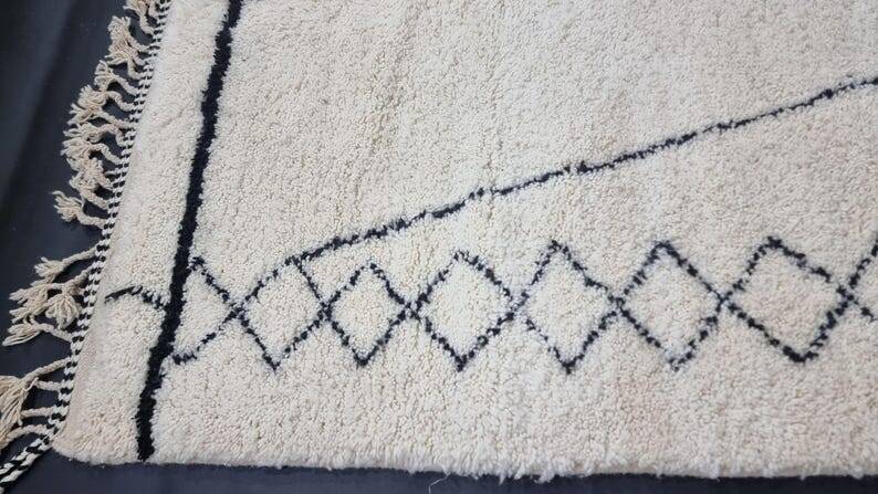 Decorated white Berber carpet 200cmx300cm