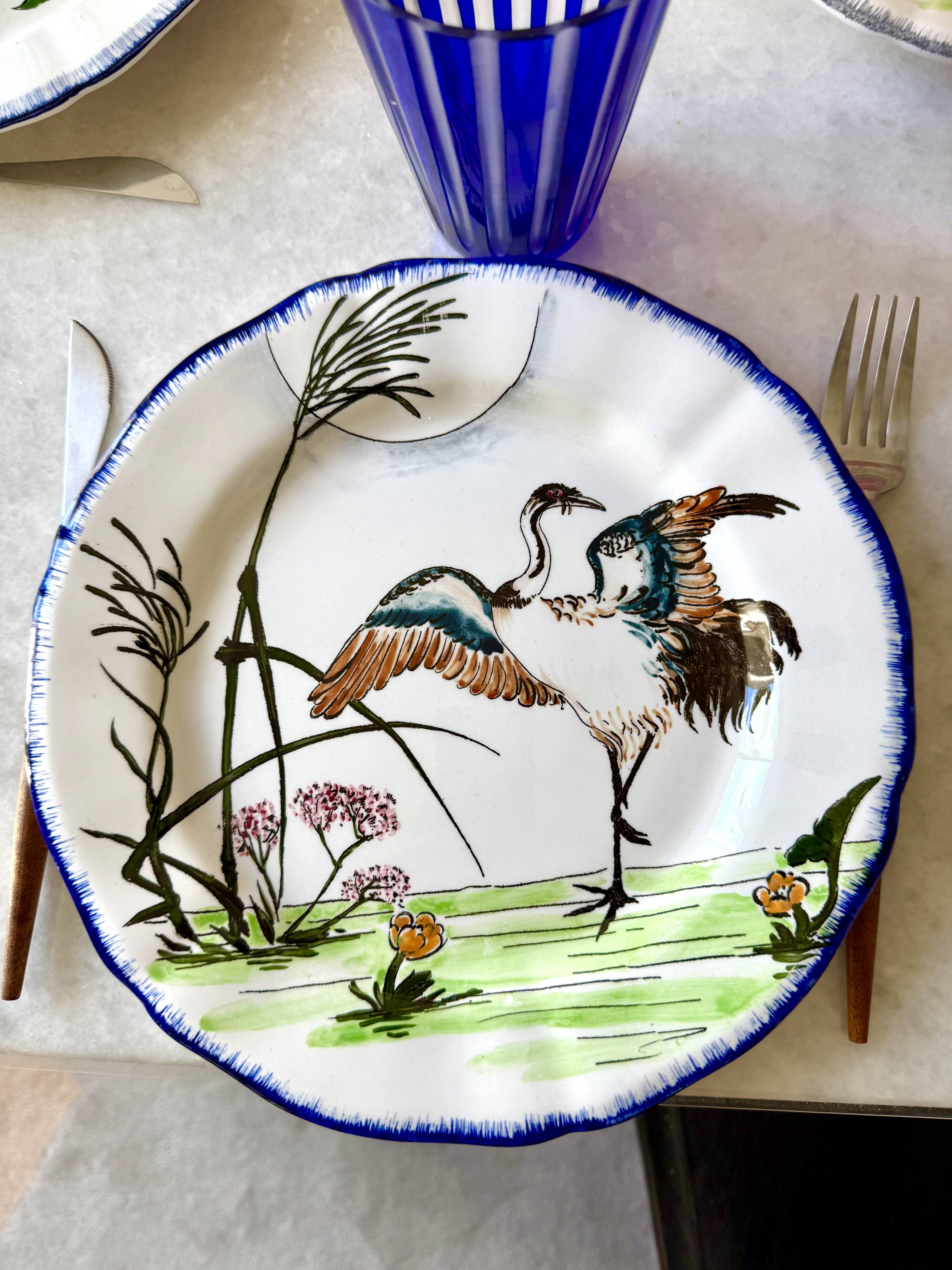 Service de table assiettes et plats Gien modèle grands oiseaux