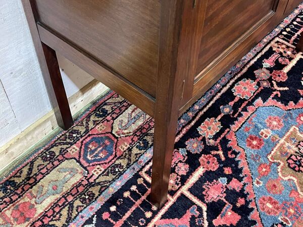 Meuble de toilette anglais en acajou et marbre début XXème