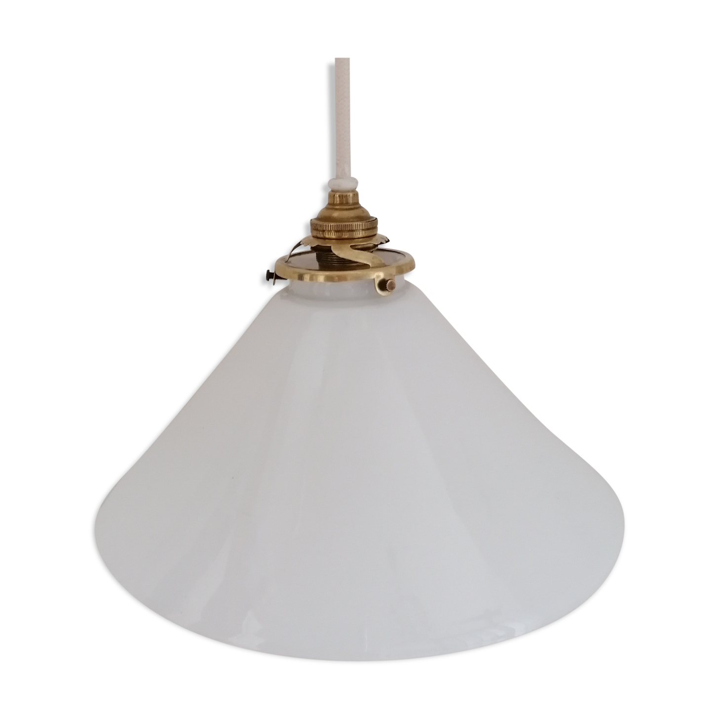 Opaline suspension