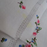 Openwork tablecloth and 8 assorted napkins 230 x 165