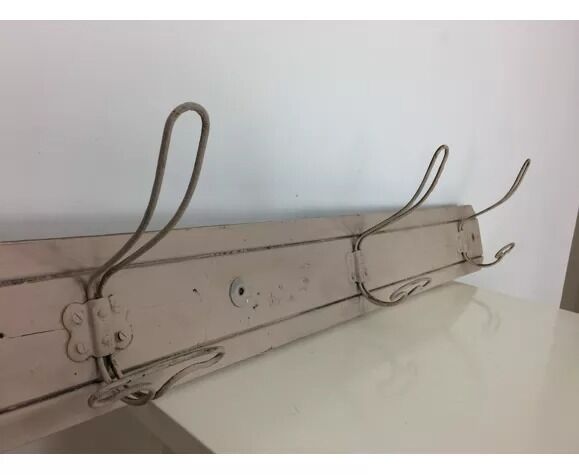 Wall coat rack 3 hooks classic pink