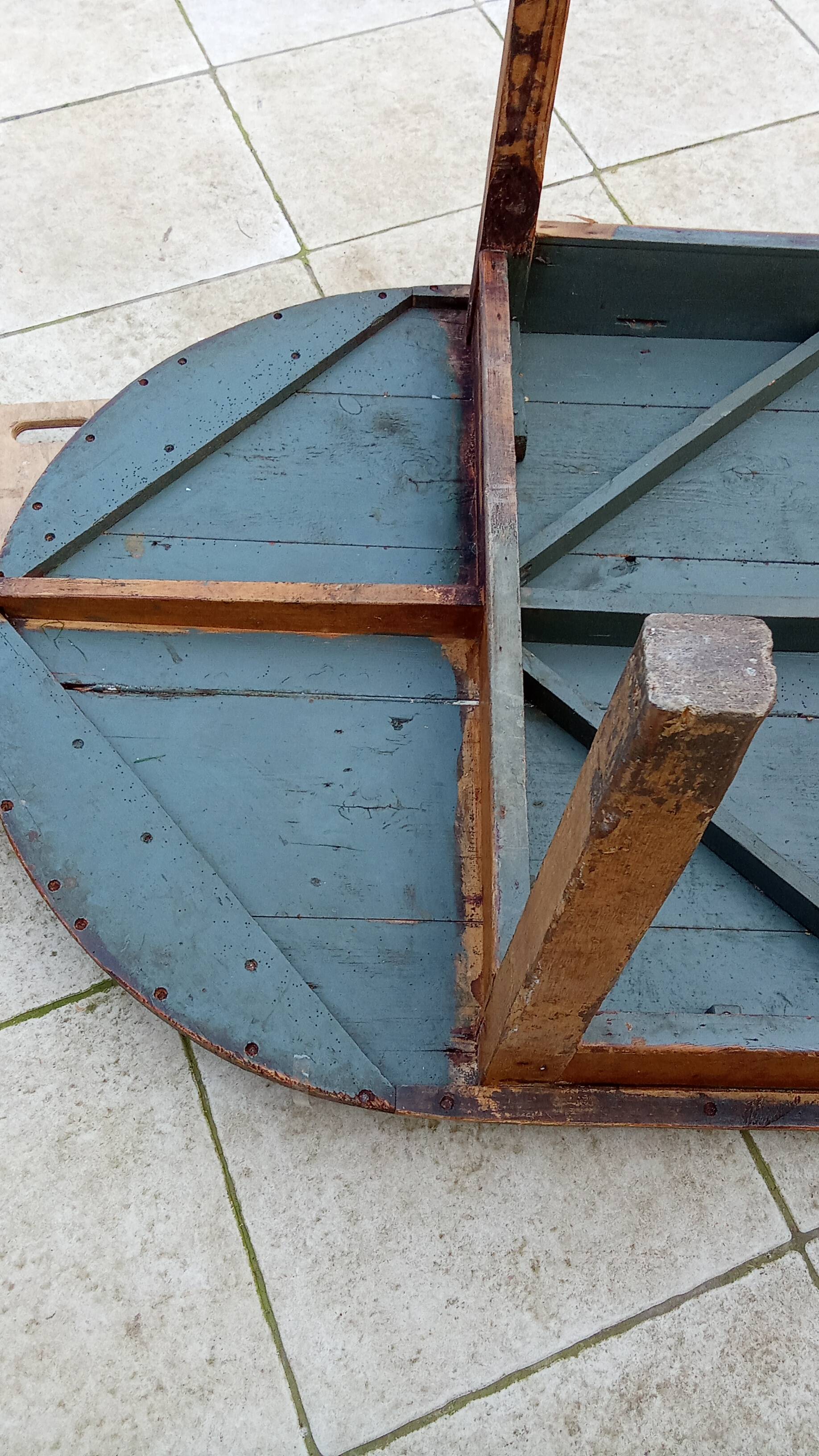 Old oval farm table 2m42