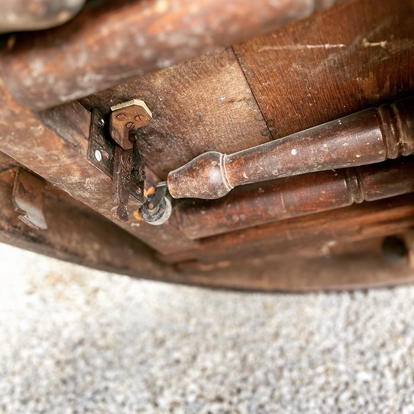 Dining table with 1930/40 system