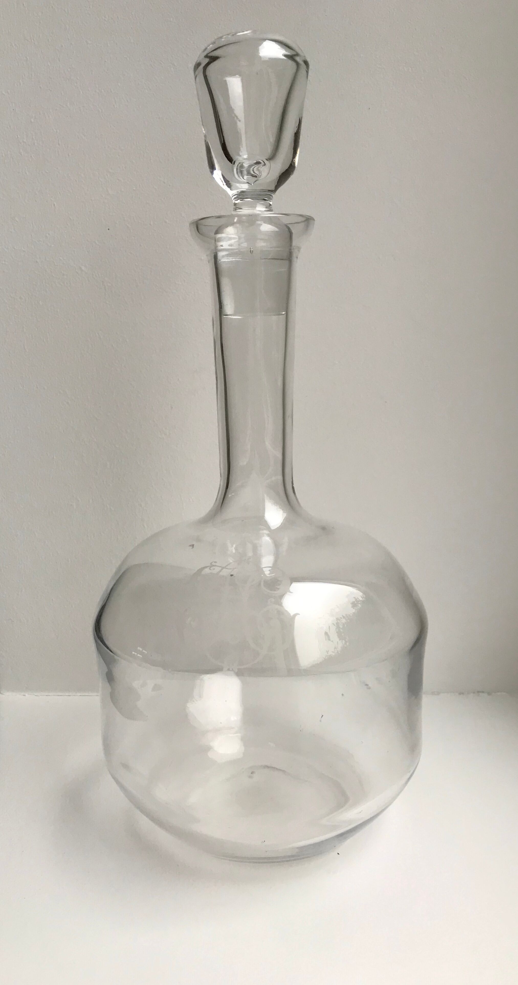 old crystal decanter monogram "H" early twentieth century