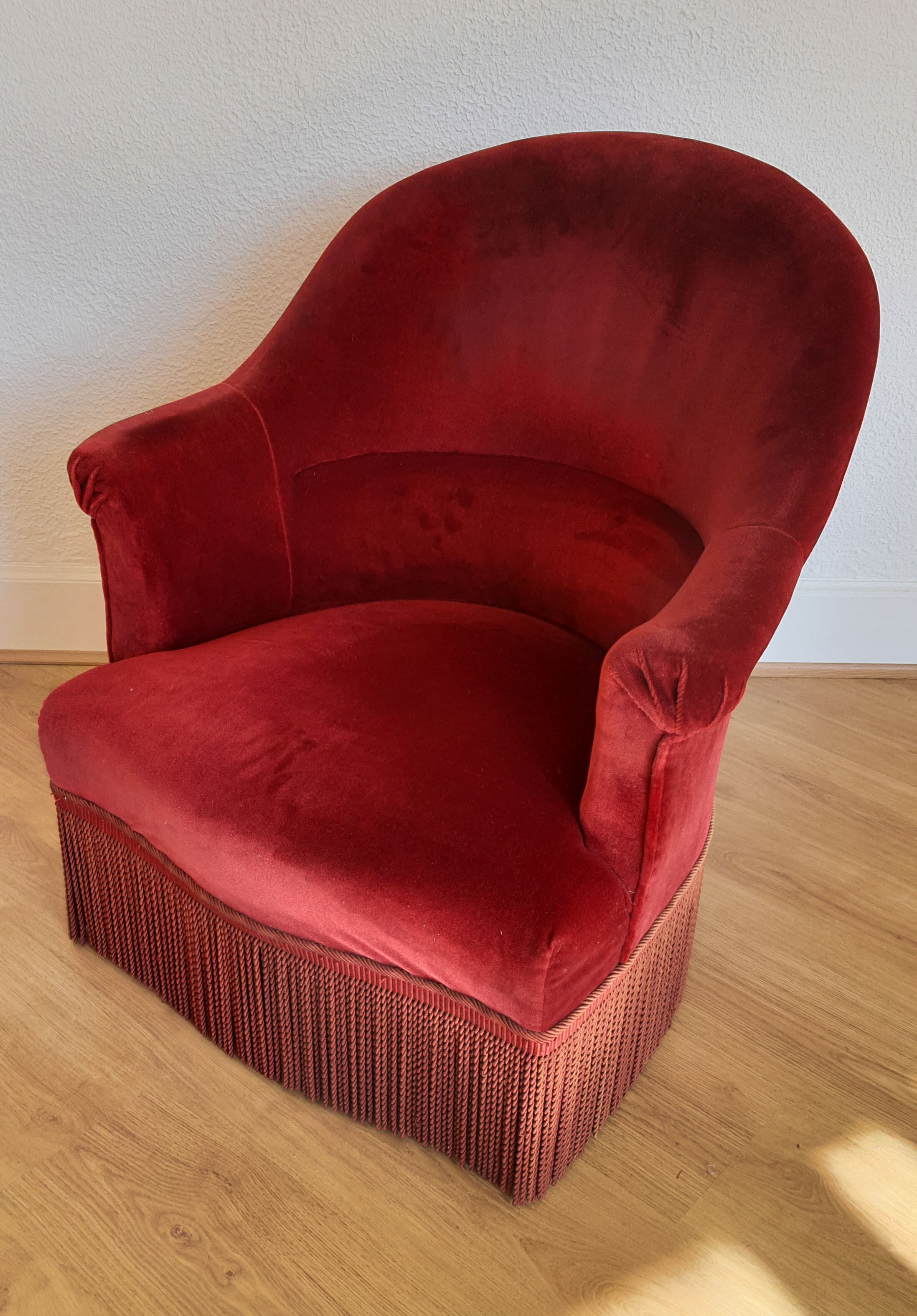 Fauteuil crapaud en velours rouge