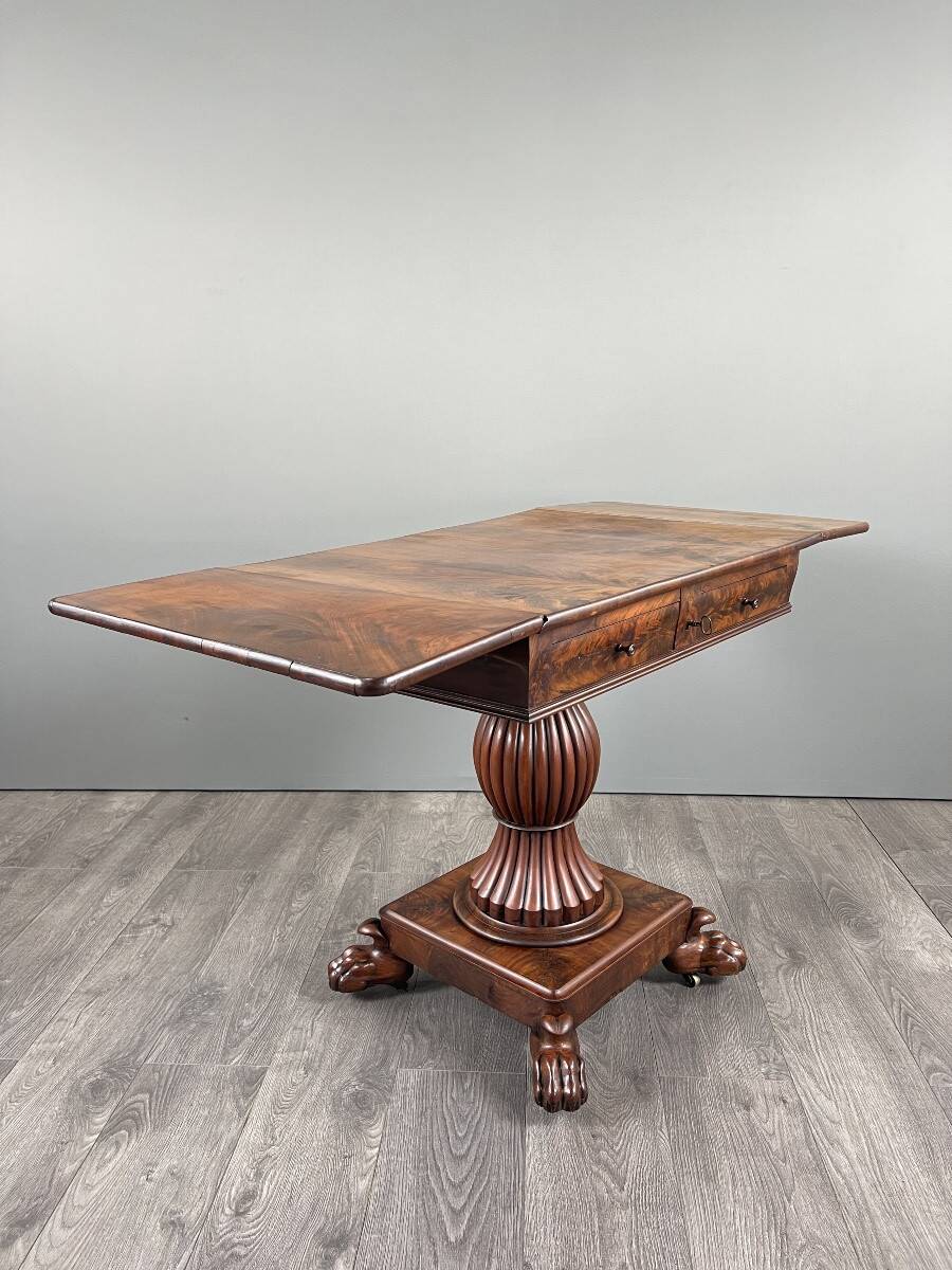 Mahogany drop-leaf table, 19th century